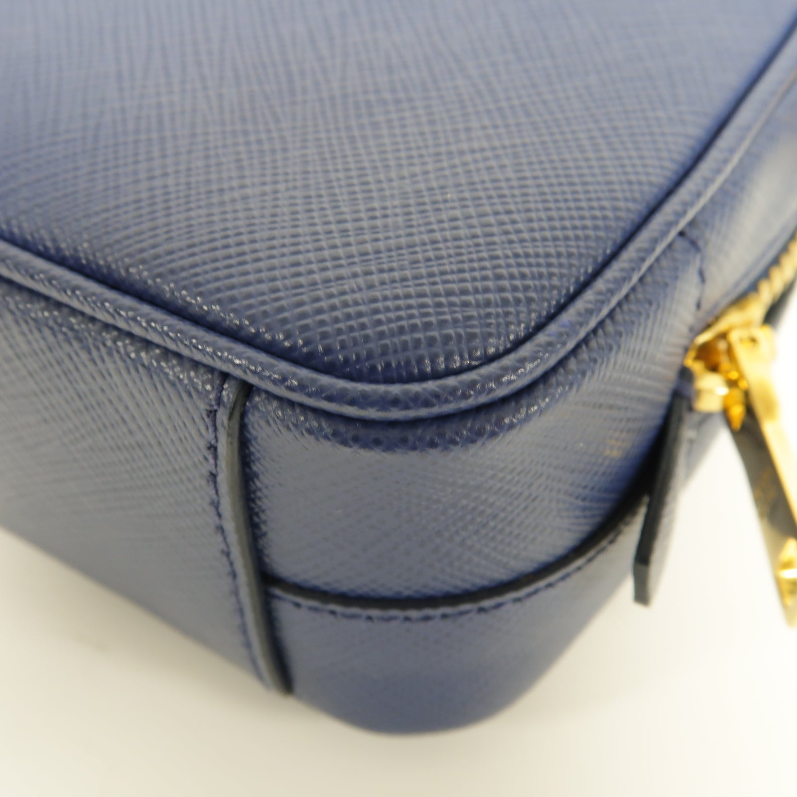 PRADA Saffiano皮革Mini Bag金扣肩背袋藍色