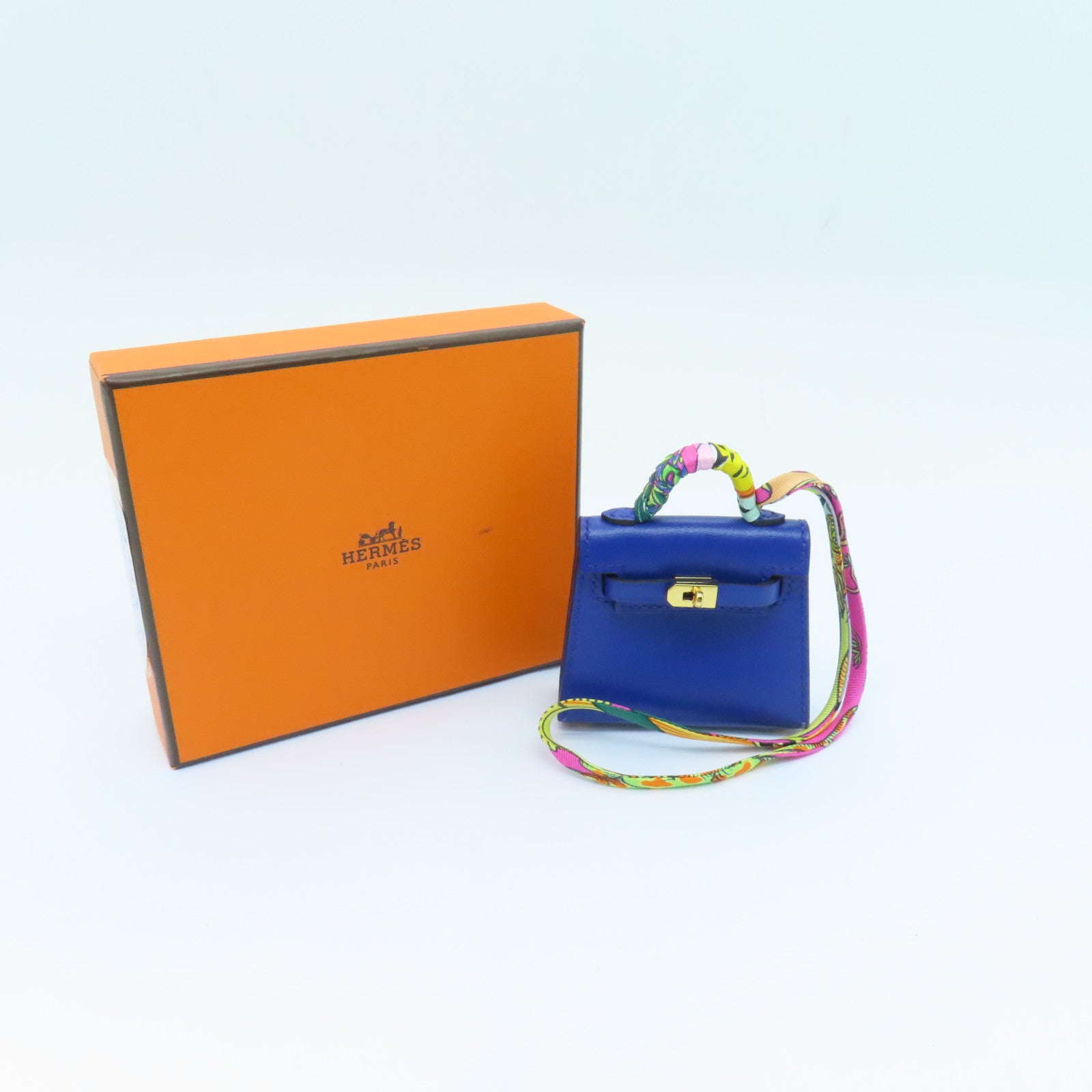 HERMES Tadelakt皮革Kelly Twilly Bag Charm金扣掛飾Bleu Electrique藍色