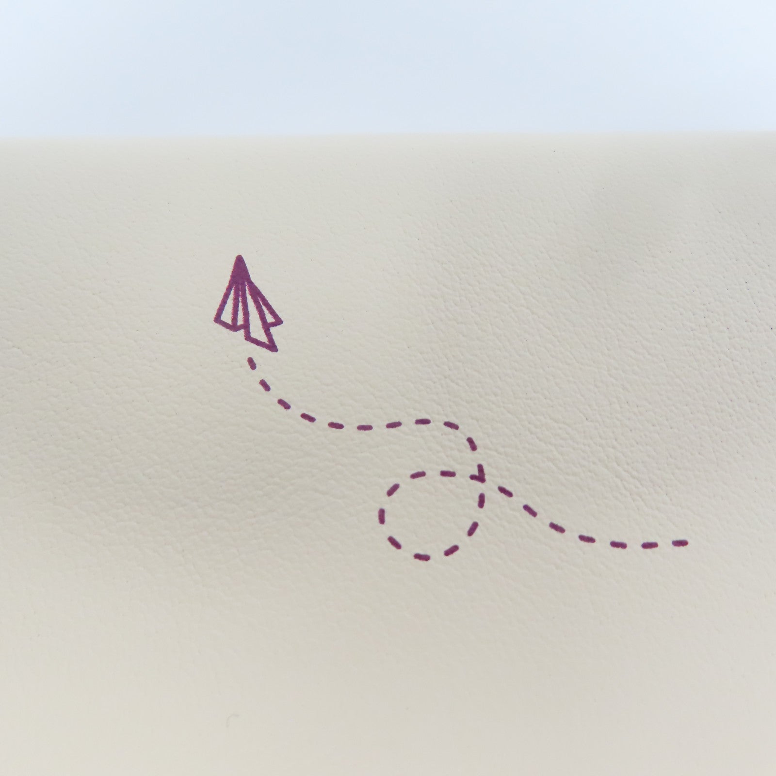 HERMES Swift皮革Calvi銀扣卡片套奶油白色