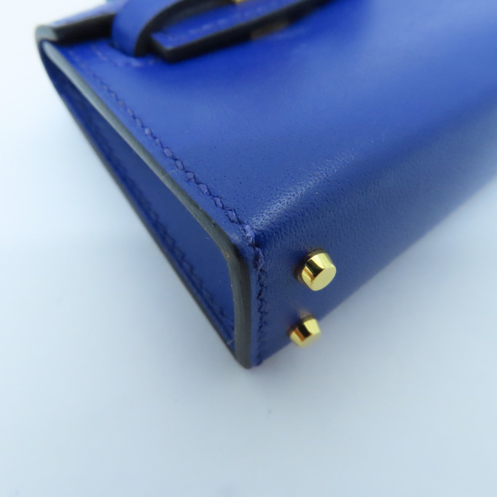 HERMES Tadelakt皮革Kelly Twilly Bag Charm金扣掛飾Bleu Electrique藍色
