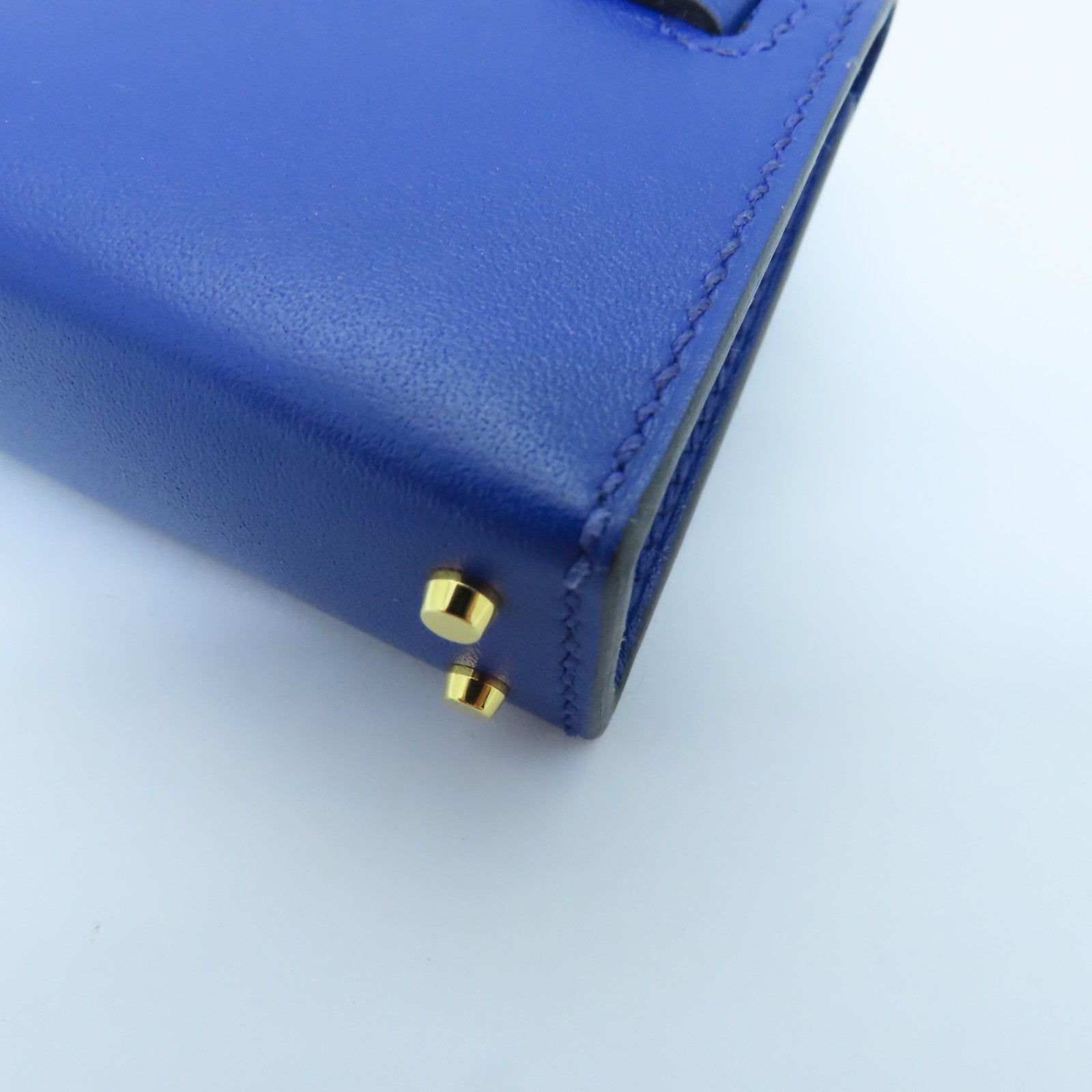 HERMES Tadelakt皮革Kelly Twilly Bag Charm金扣掛飾Bleu Electrique藍色
