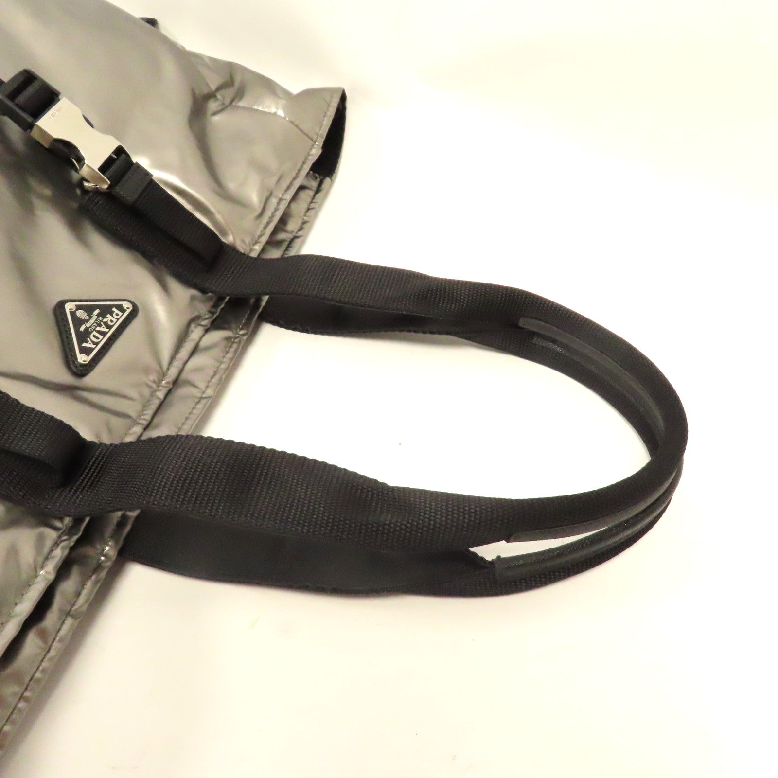 PRADA 尼龍Shoulder Bag銀扣肩背袋銀色