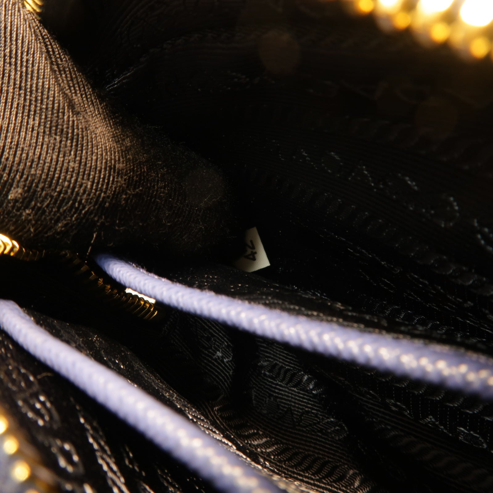 PRADA Saffiano皮革Mini Bag金扣肩背袋藍色