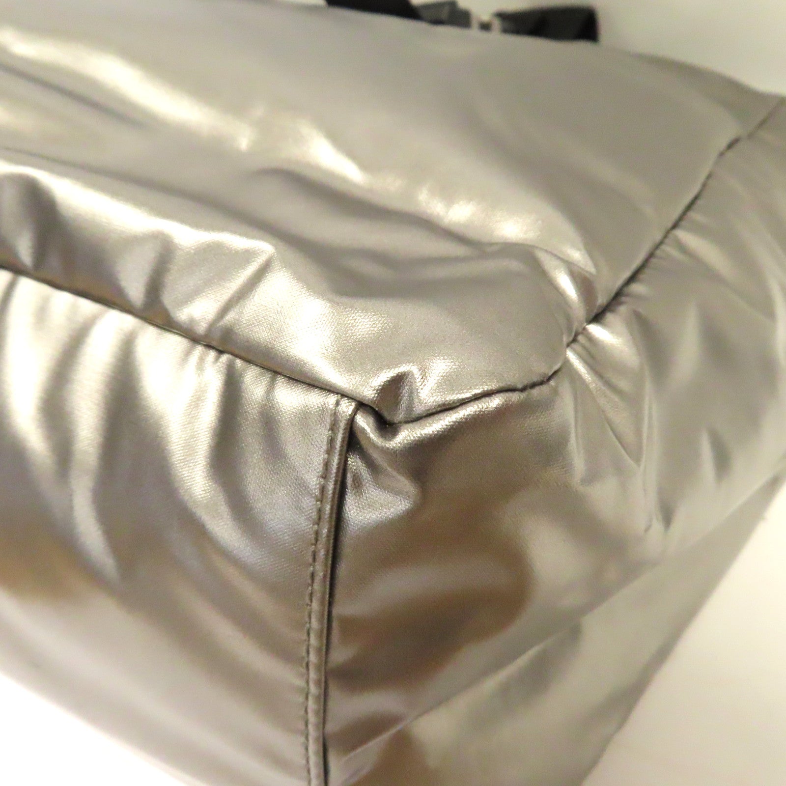 PRADA 尼龍Shoulder Bag銀扣肩背袋銀色