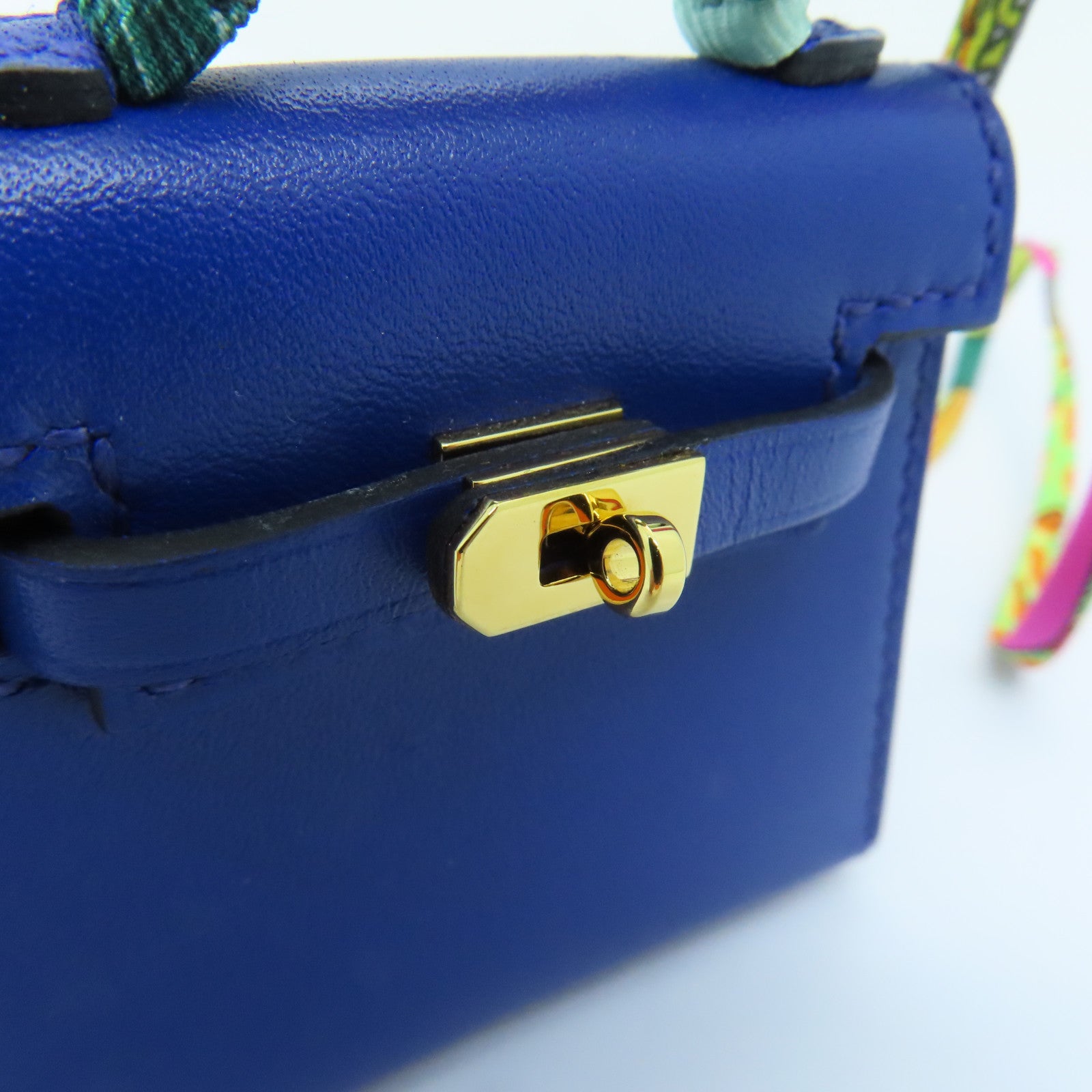 HERMES Tadelakt皮革Kelly Twilly Bag Charm金扣掛飾Bleu Electrique藍色