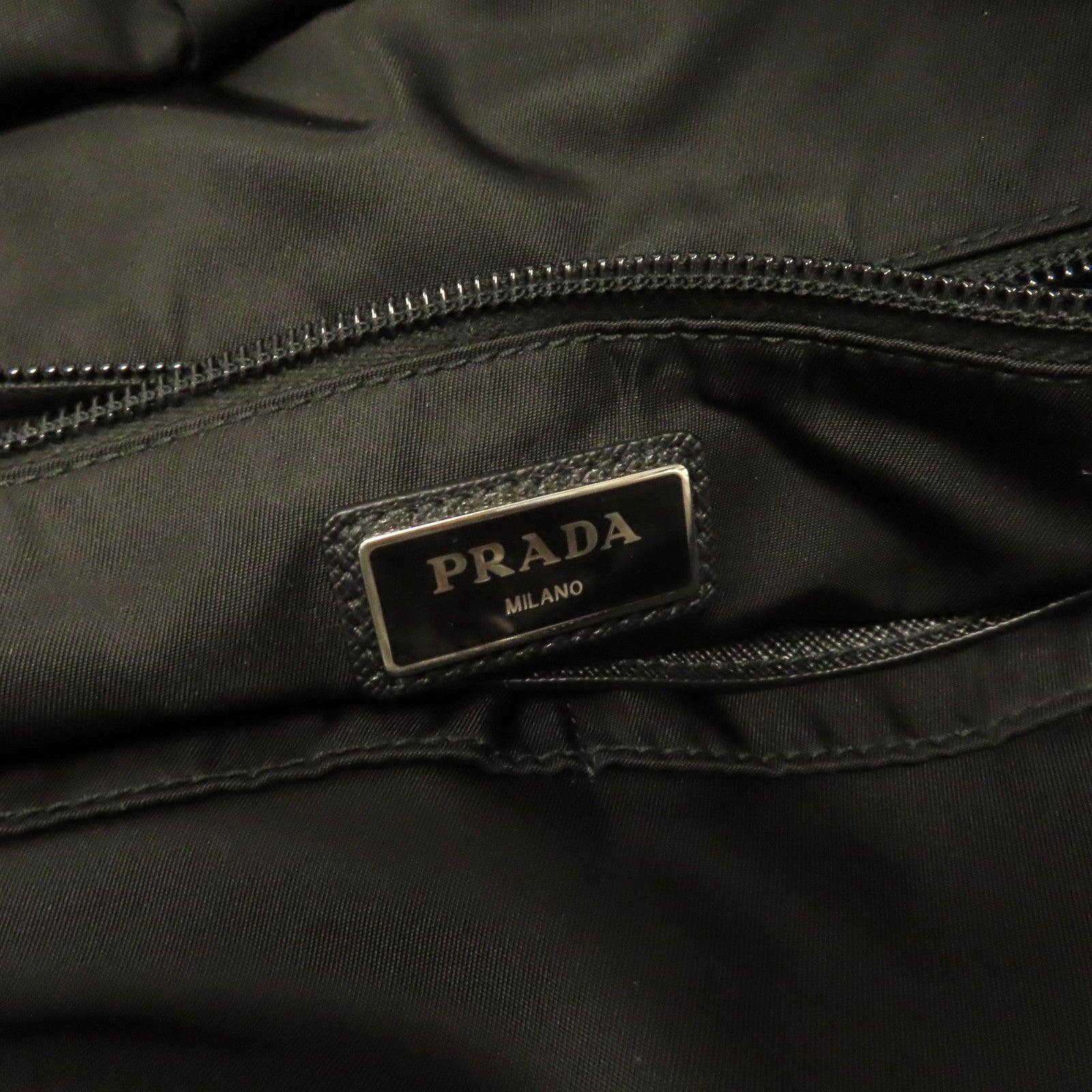 PRADA 尼龍Shoulder Bag銀扣肩背袋銀色