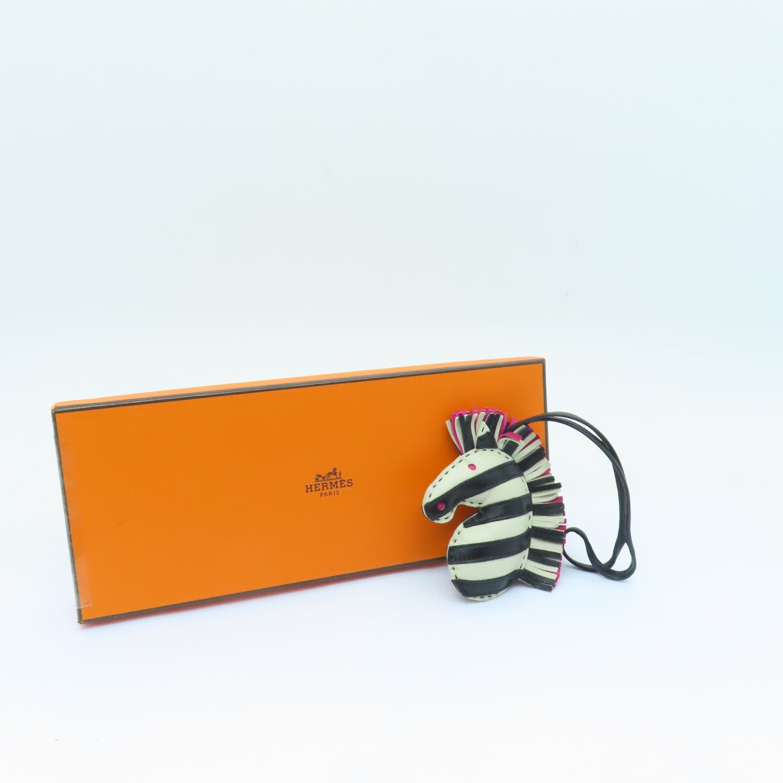 HERMES Swift皮革Zebra Charm掛飾黑色/白色