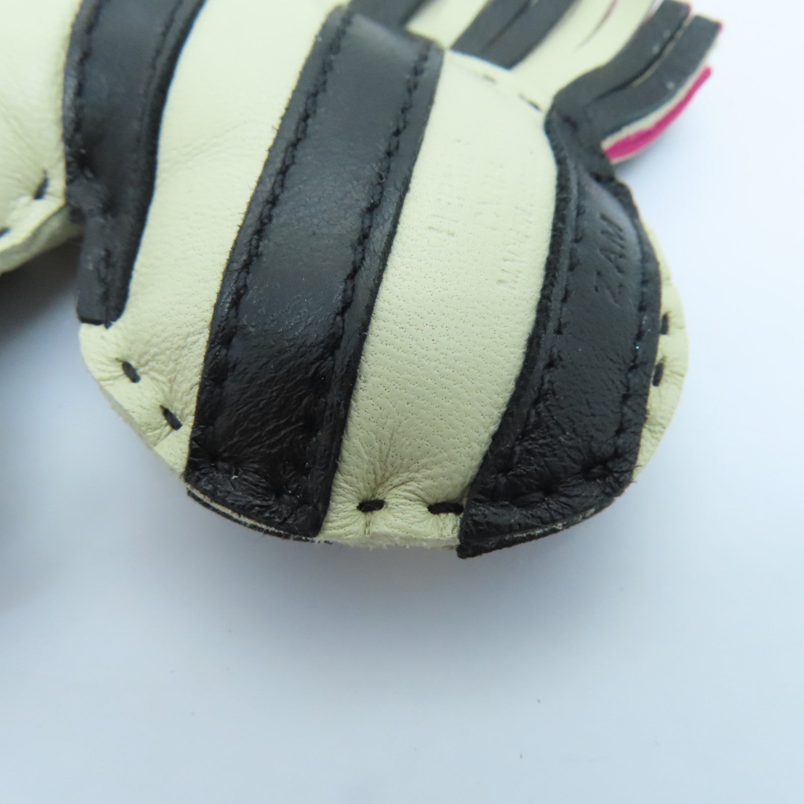 HERMES Swift皮革Zebra Charm掛飾黑色/白色