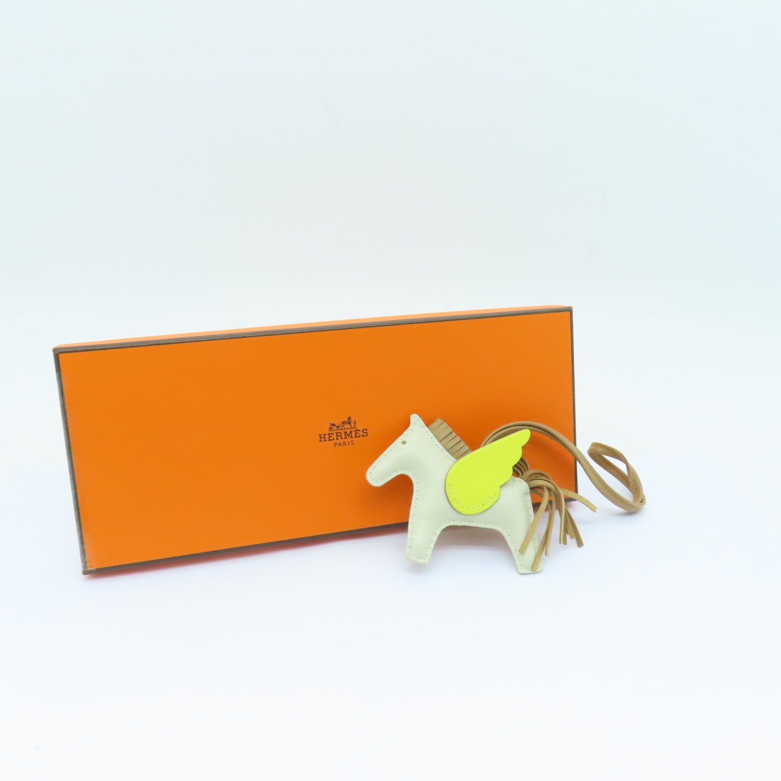 HERMES Swift皮革Pagase Rodeo PM挂饰Nata白色/棕色/黄色