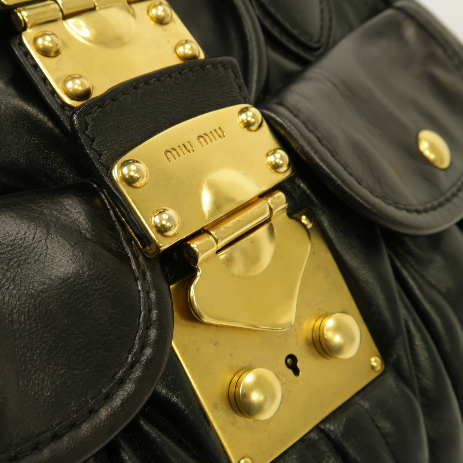 Miu Miu 牛皮皮革Handbag金扣手挽袋黑色