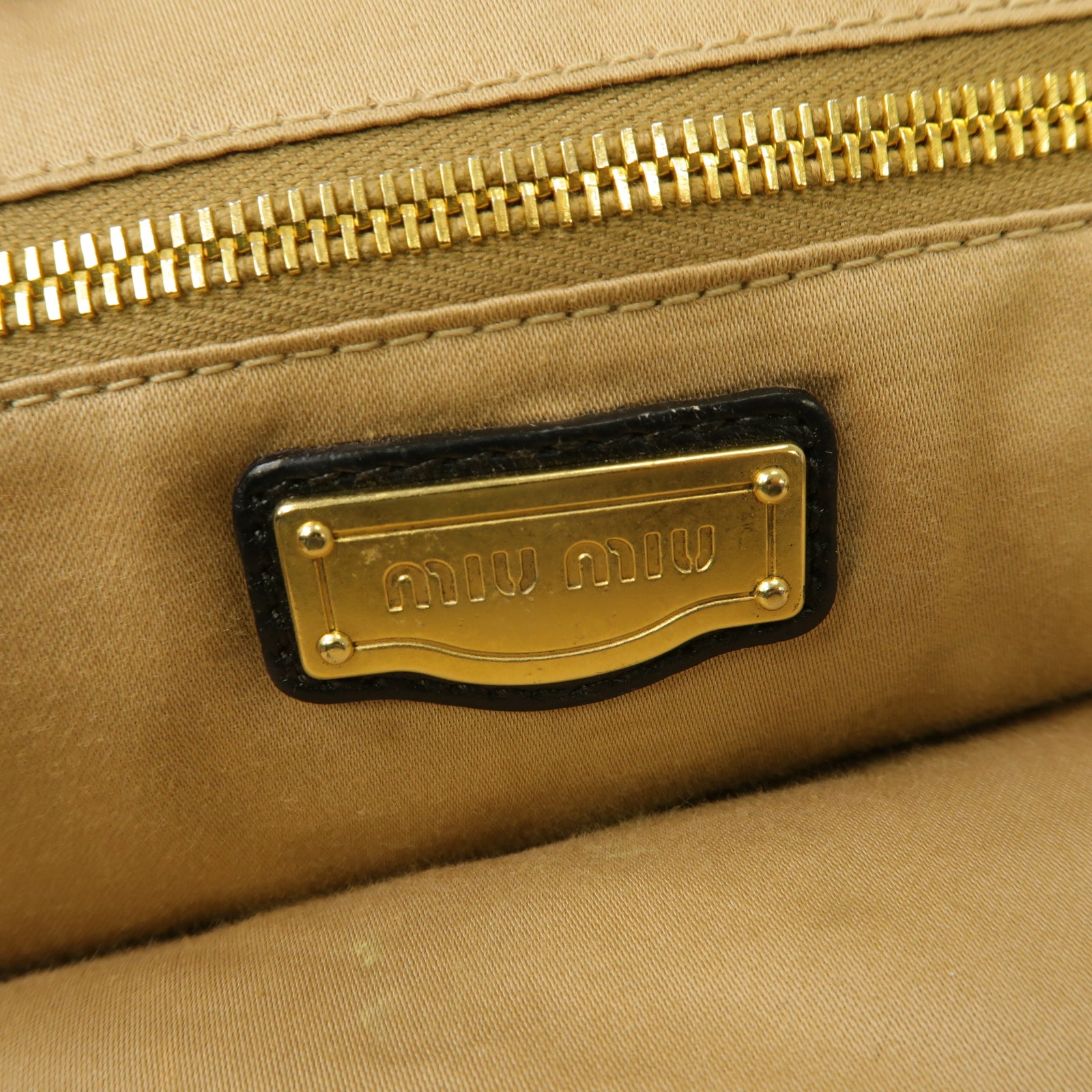 Miu Miu 牛皮皮革Handbag金扣手挽袋黑色