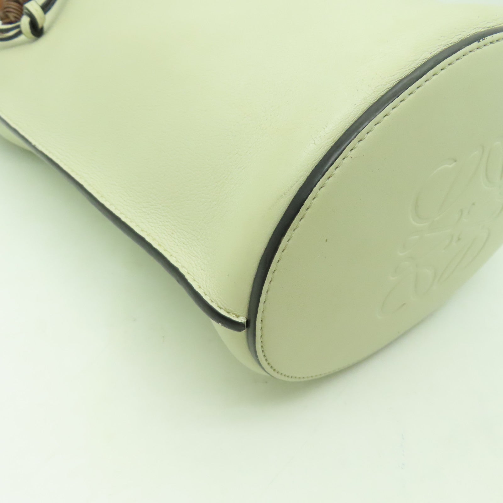 LOEWE 牛皮皮革Shoulder Bag銀扣手挽肩背兩用袋白色