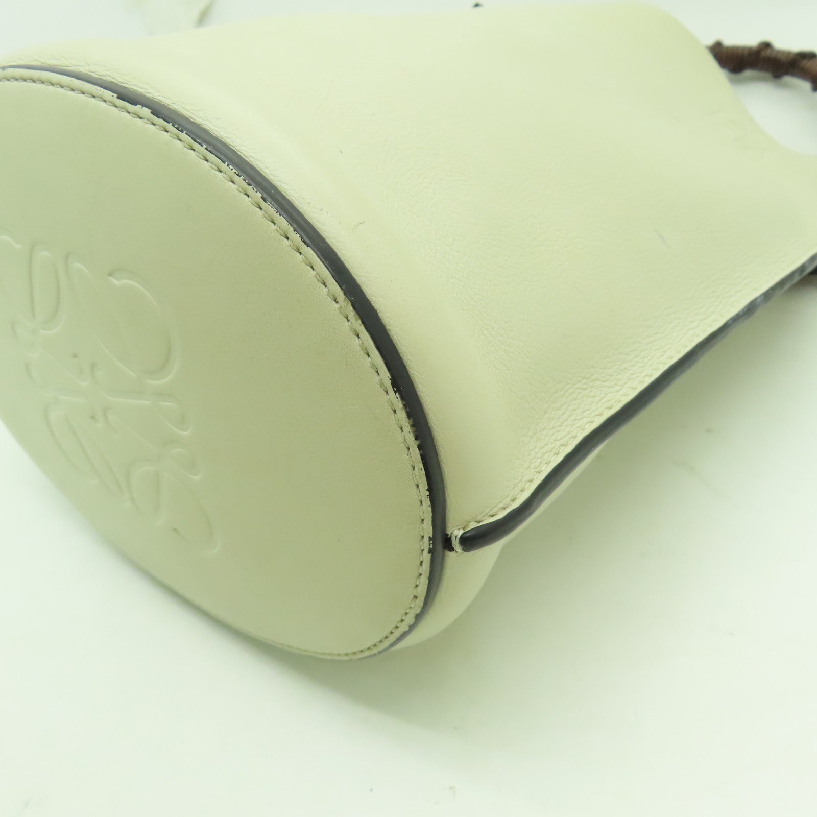 LOEWE 牛皮皮革Shoulder Bag銀扣手挽肩背兩用袋白色