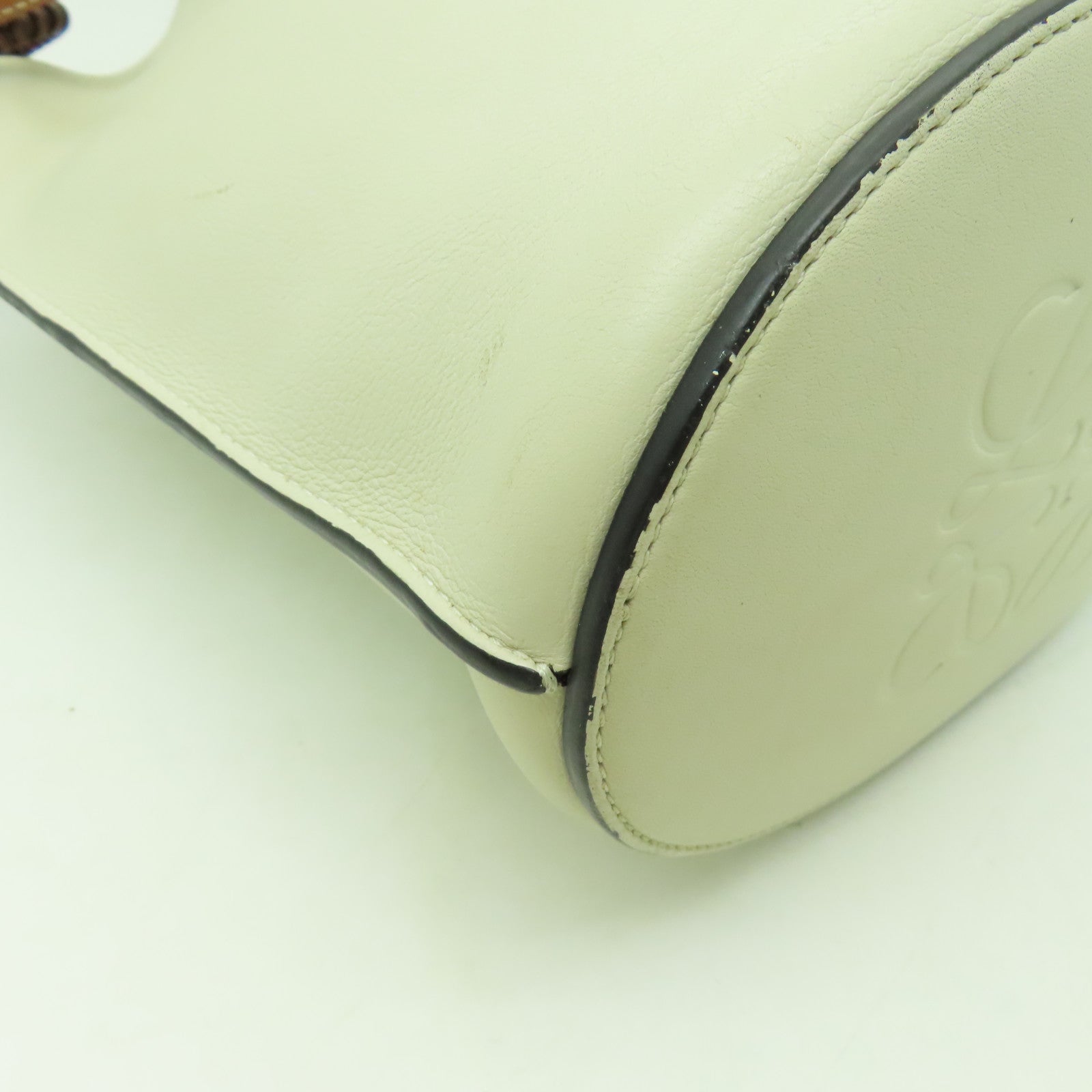 LOEWE 牛皮皮革Shoulder Bag銀扣手挽肩背兩用袋白色
