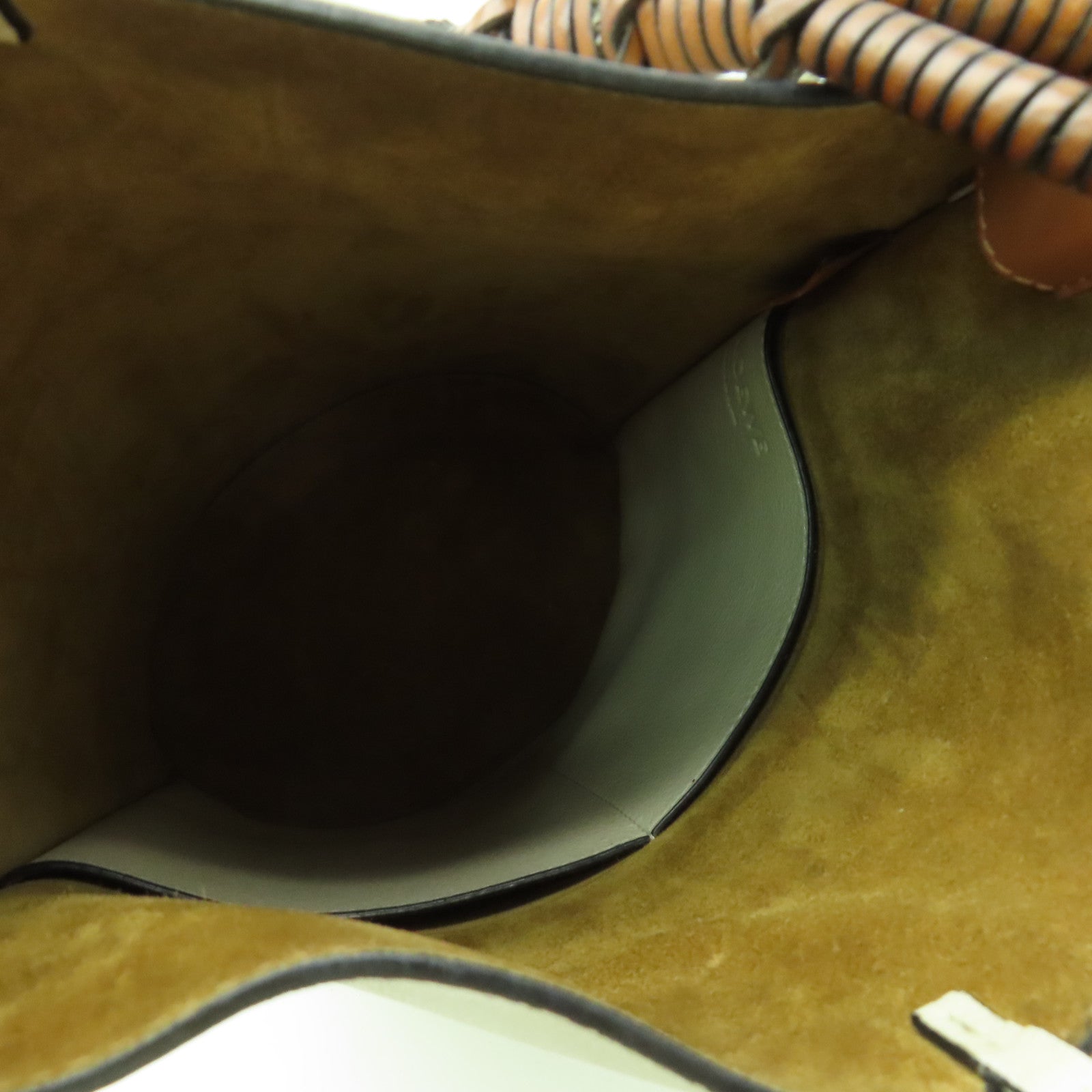 LOEWE 牛皮皮革Shoulder Bag銀扣手挽肩背兩用袋白色