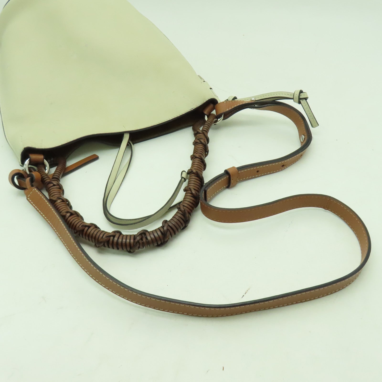 LOEWE 牛皮皮革Shoulder Bag銀扣手挽肩背兩用袋白色
