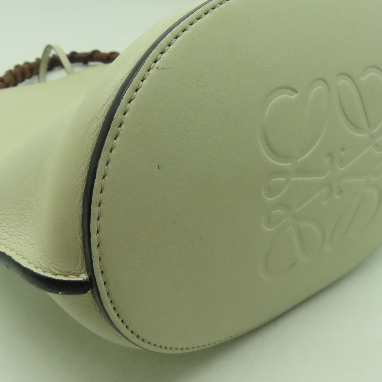 LOEWE 牛皮皮革Shoulder Bag銀扣手挽肩背兩用袋白色