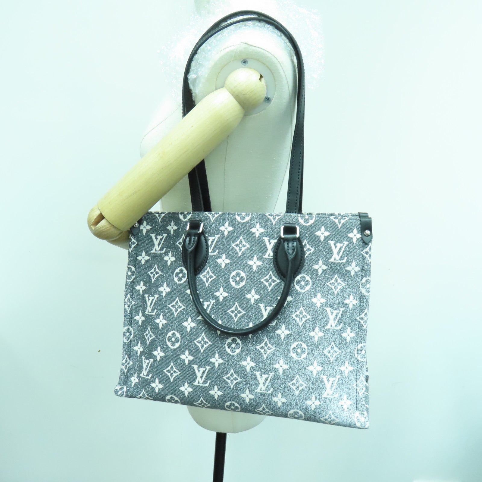 LOUIS VUITTON Monogram Jacqaurd Denim Onthego MM銀扣手挽肩背兩用袋黑色