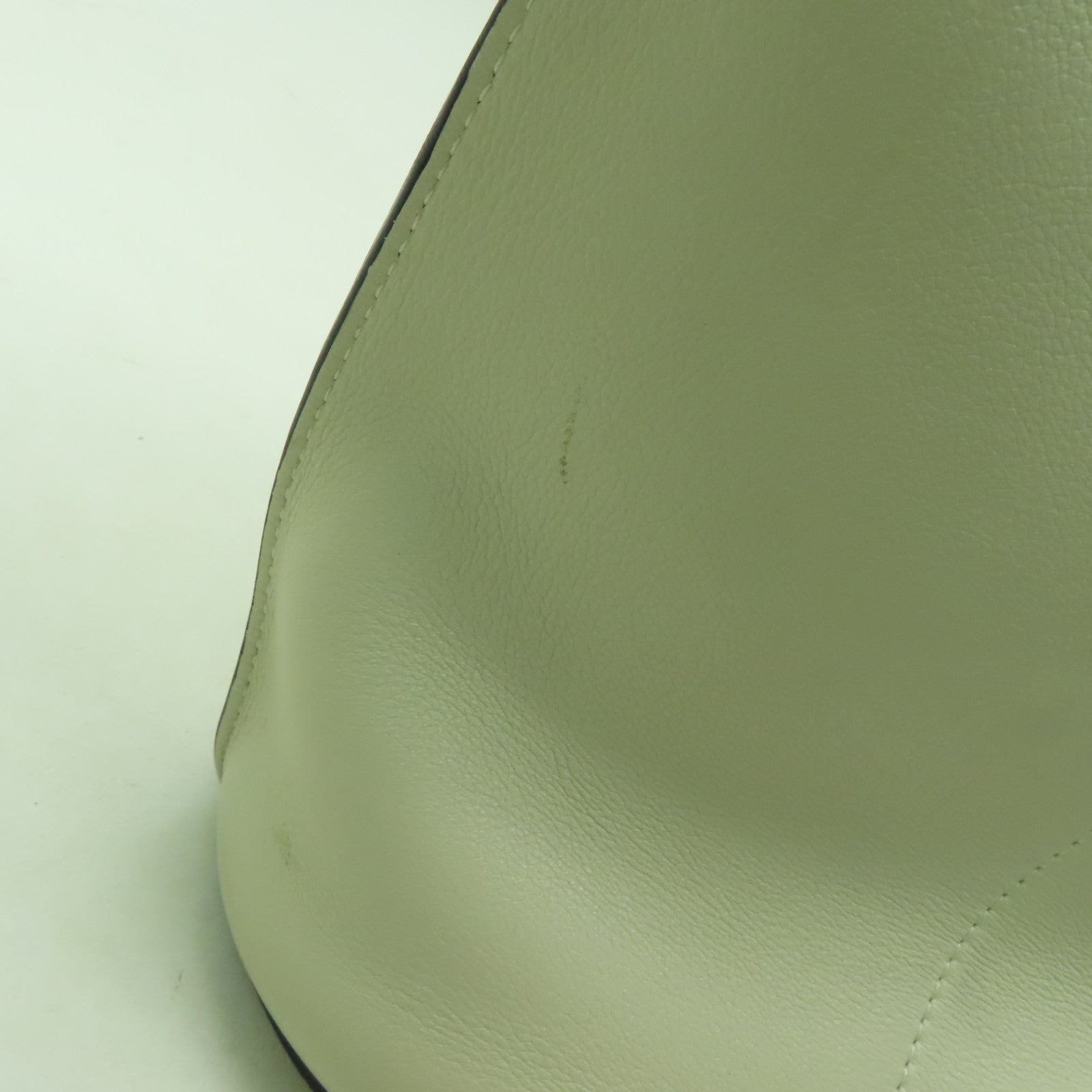 LOEWE 牛皮皮革Shoulder Bag銀扣手挽肩背兩用袋白色