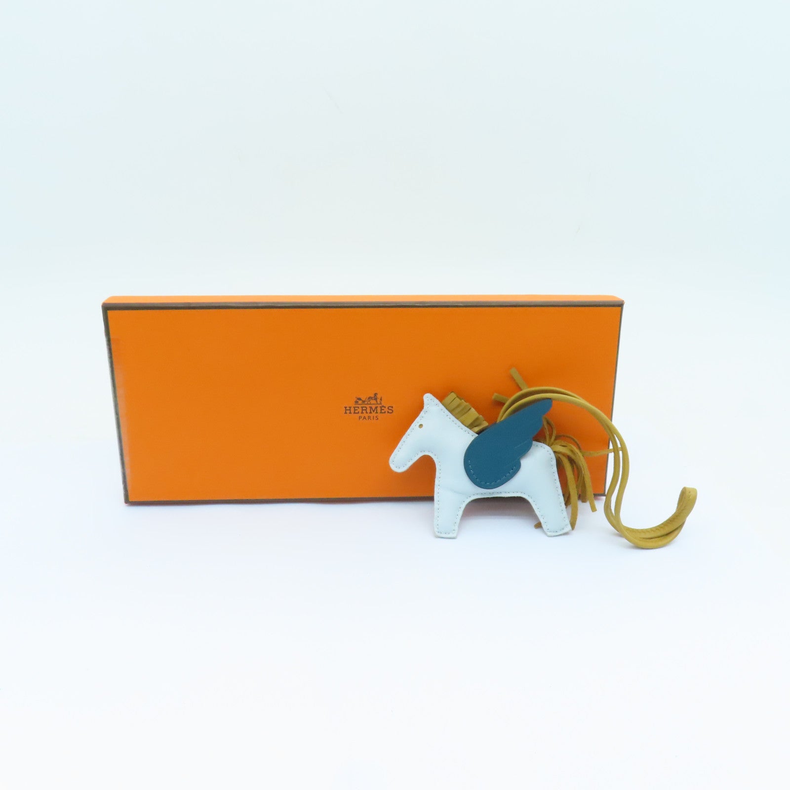 HERMES Swift皮革Pegase Rodeo PM掛飾Bleu Brume淺藍色/綠色