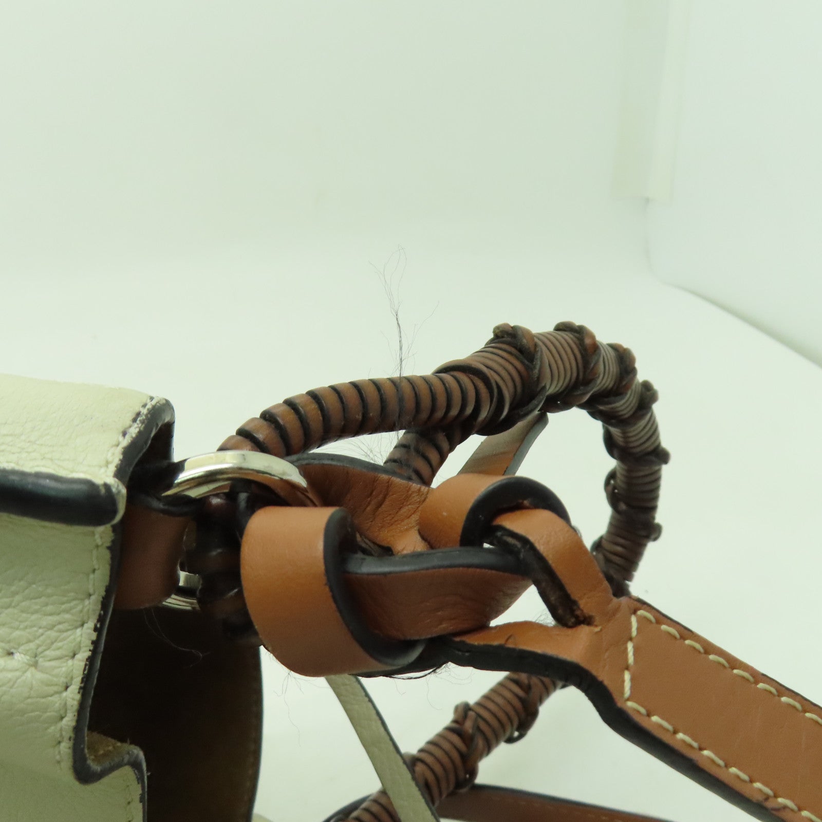 LOEWE 牛皮皮革Shoulder Bag銀扣手挽肩背兩用袋白色
