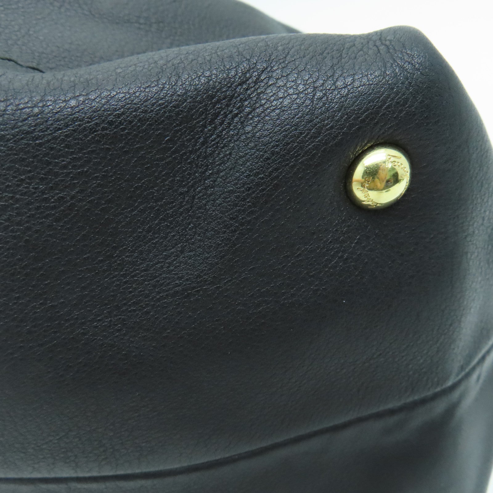 Salvatore Ferragamo 牛皮皮革Shoulder Bag金扣肩背袋黑色