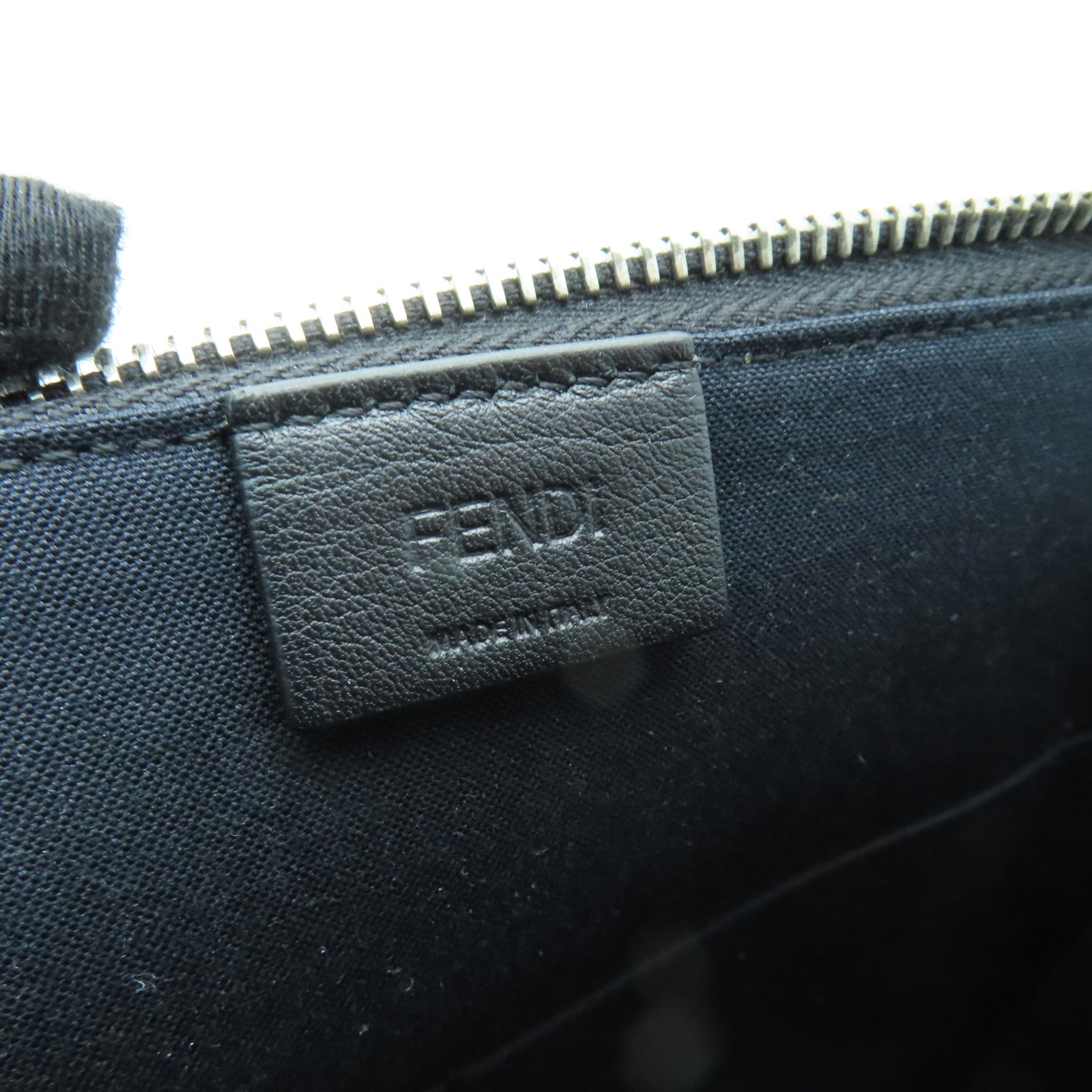 FENDI 【激減優惠】牛皮皮革Karlito Flat Clutch銀扣手拿包黑色