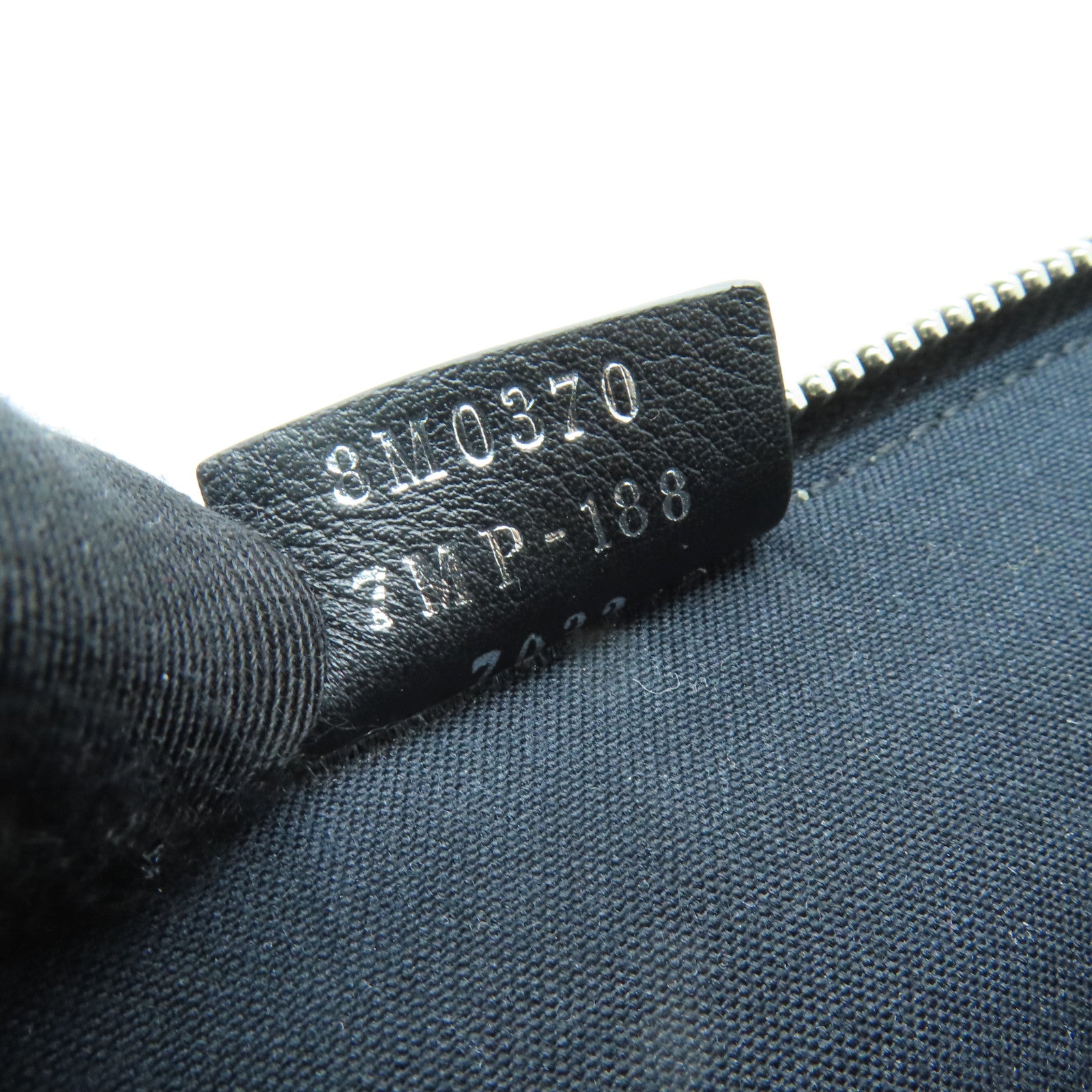FENDI 【激減優惠】牛皮皮革Karlito Flat Clutch銀扣手拿包黑色