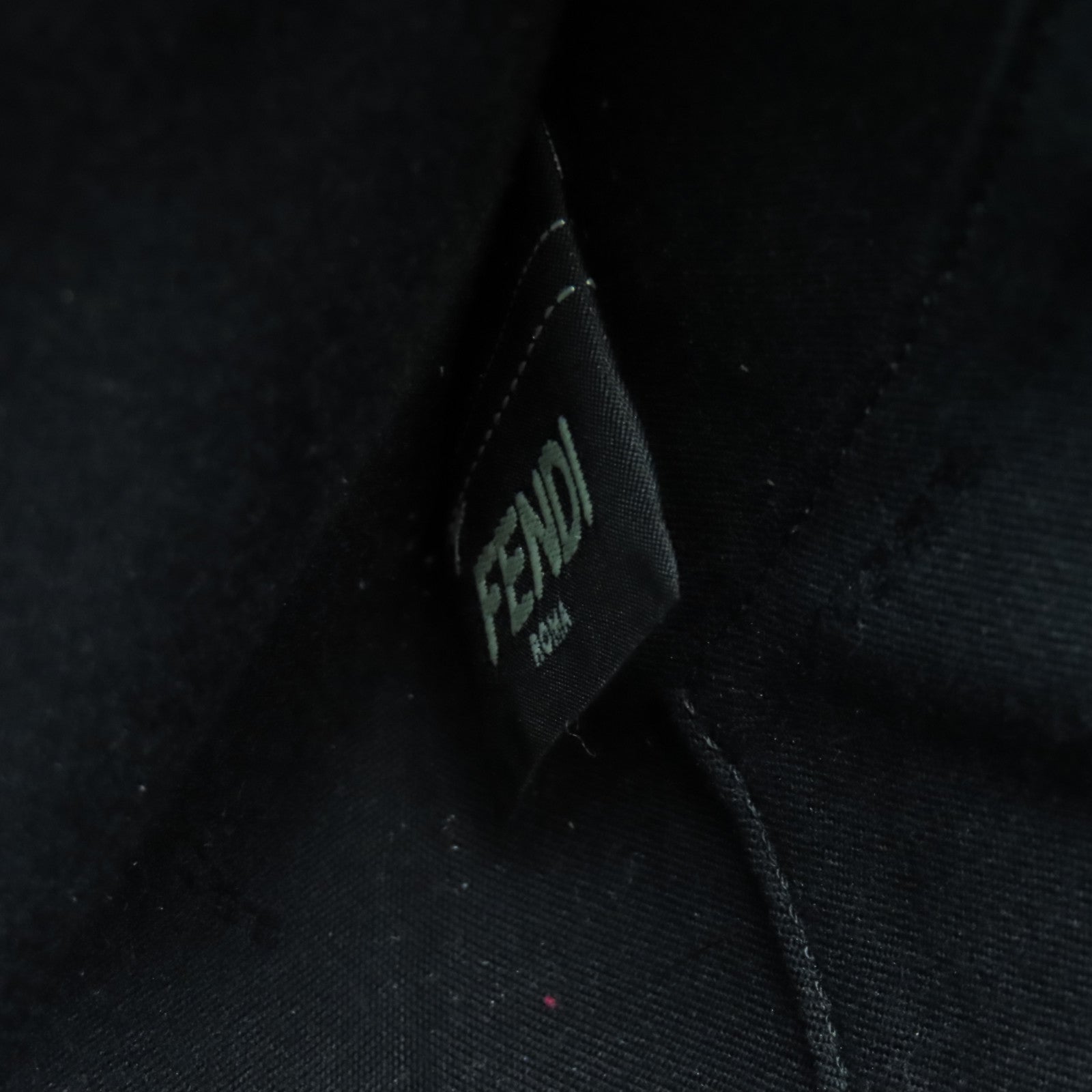 FENDI 【激減優惠】牛皮皮革Karlito Flat Clutch銀扣手拿包黑色