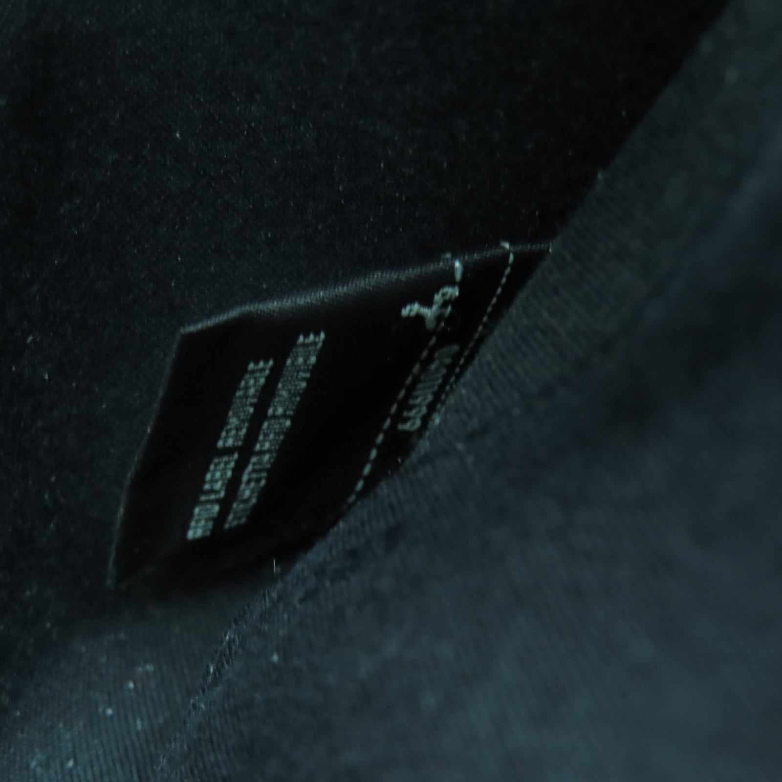 FENDI 【激減優惠】牛皮皮革Karlito Flat Clutch銀扣手拿包黑色