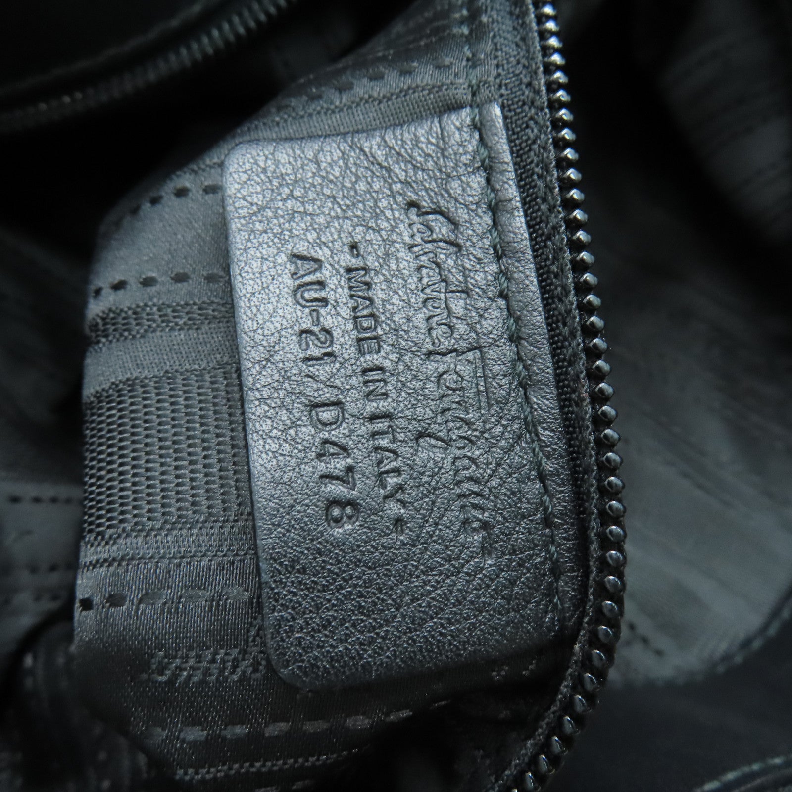 Salvatore Ferragamo 牛皮皮革Shoulder Bag金扣肩背袋黑色