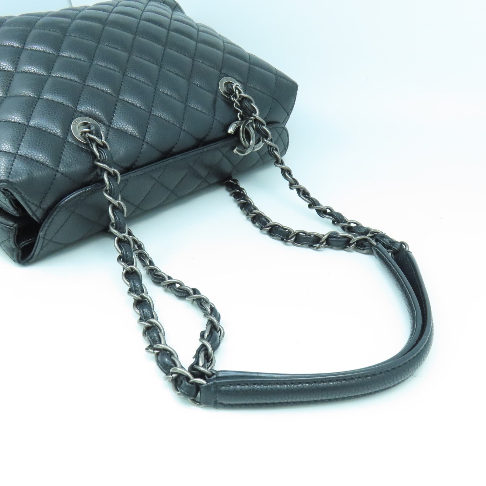 CHANEL 菱格Caviar皮革Chain Shoulder銀扣鏈帶肩背袋黑色