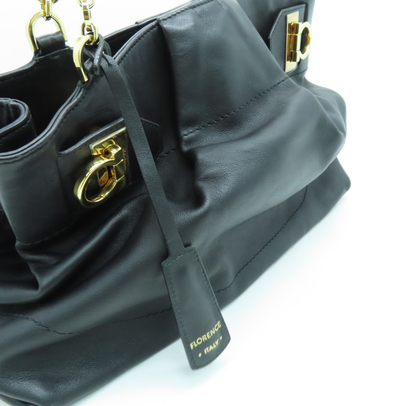 Salvatore Ferragamo 牛皮皮革Shoulder Bag金扣肩背袋黑色