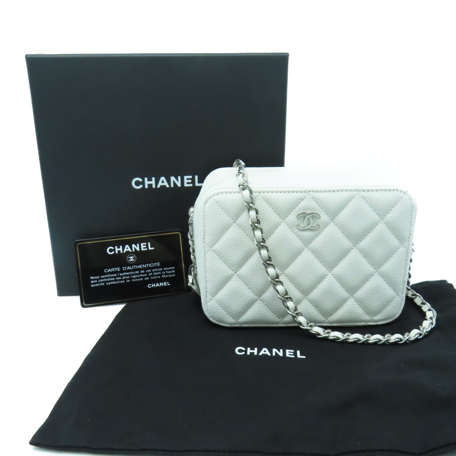 CHANEL 菱格Caviar皮革Camera Bag银扣肩背袋白色