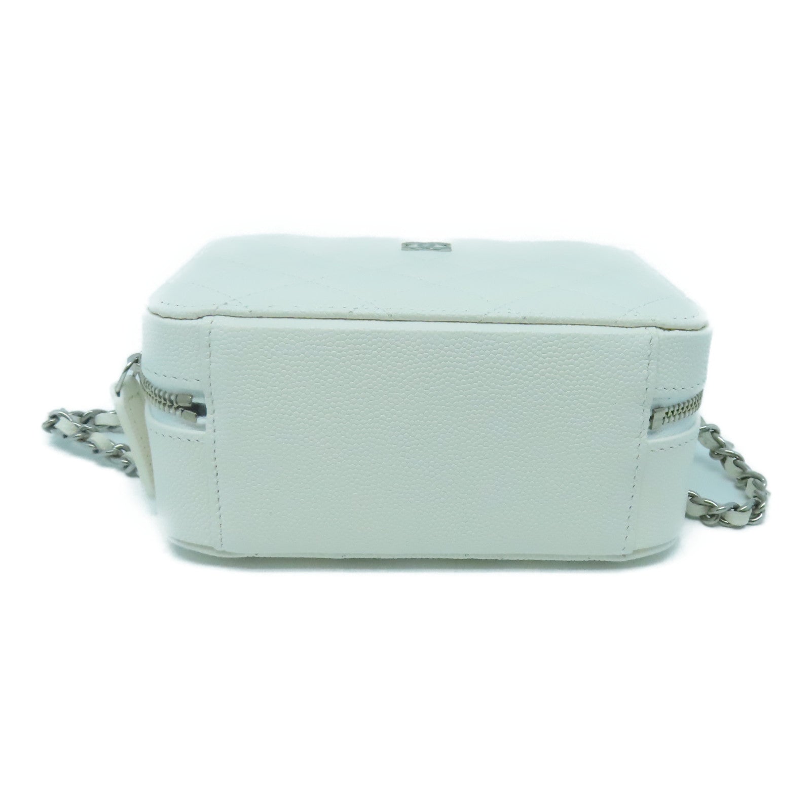 CHANEL 菱格Caviar皮革Camera Bag银扣肩背袋白色