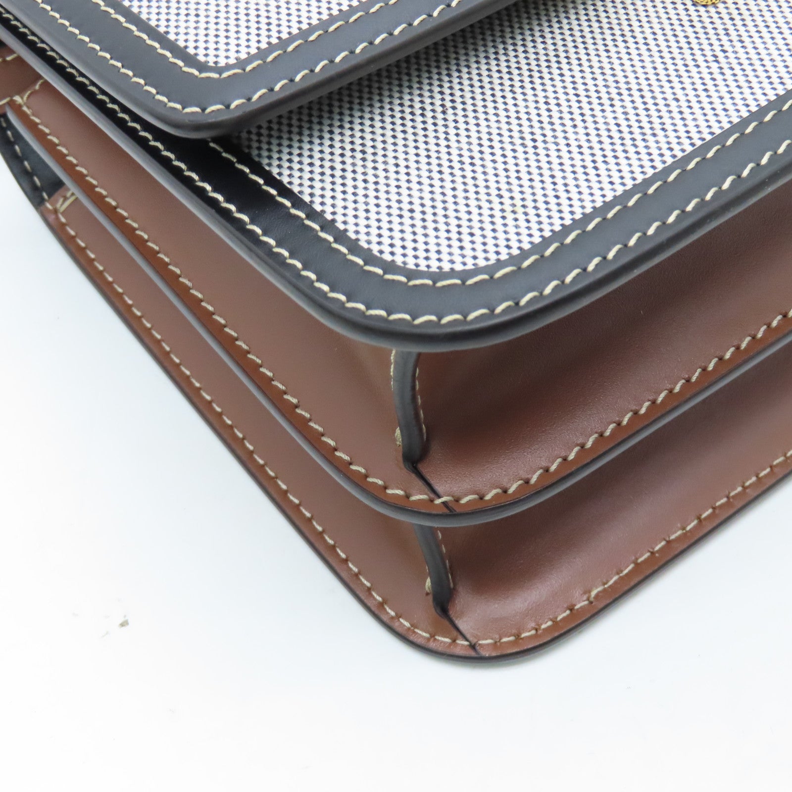 BURBERRY帆布/牛皮皮革Shoulder Bag金扣肩背袋白色/黑色/棕色