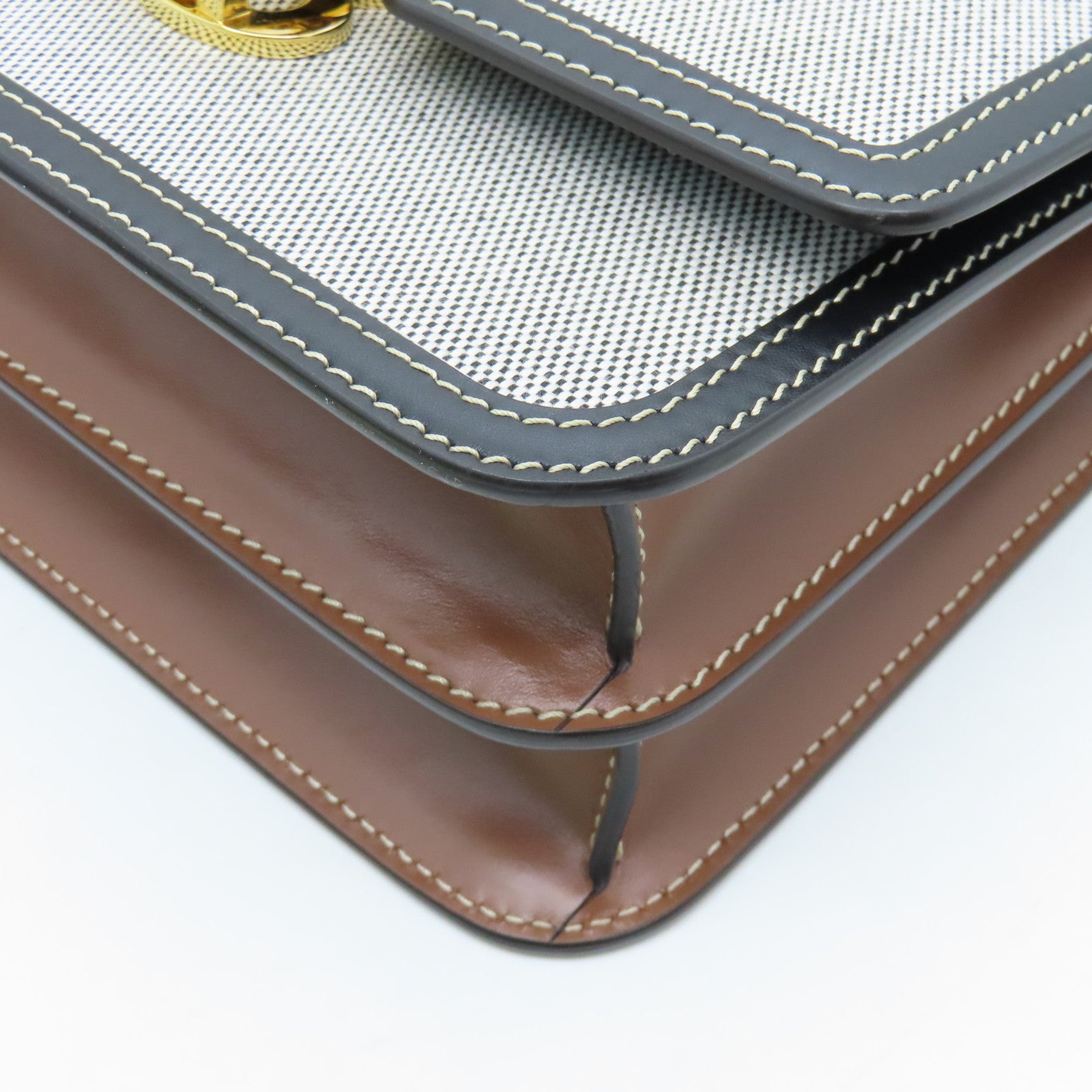BURBERRY帆布/牛皮皮革Shoulder Bag金扣肩背袋白色/黑色/棕色