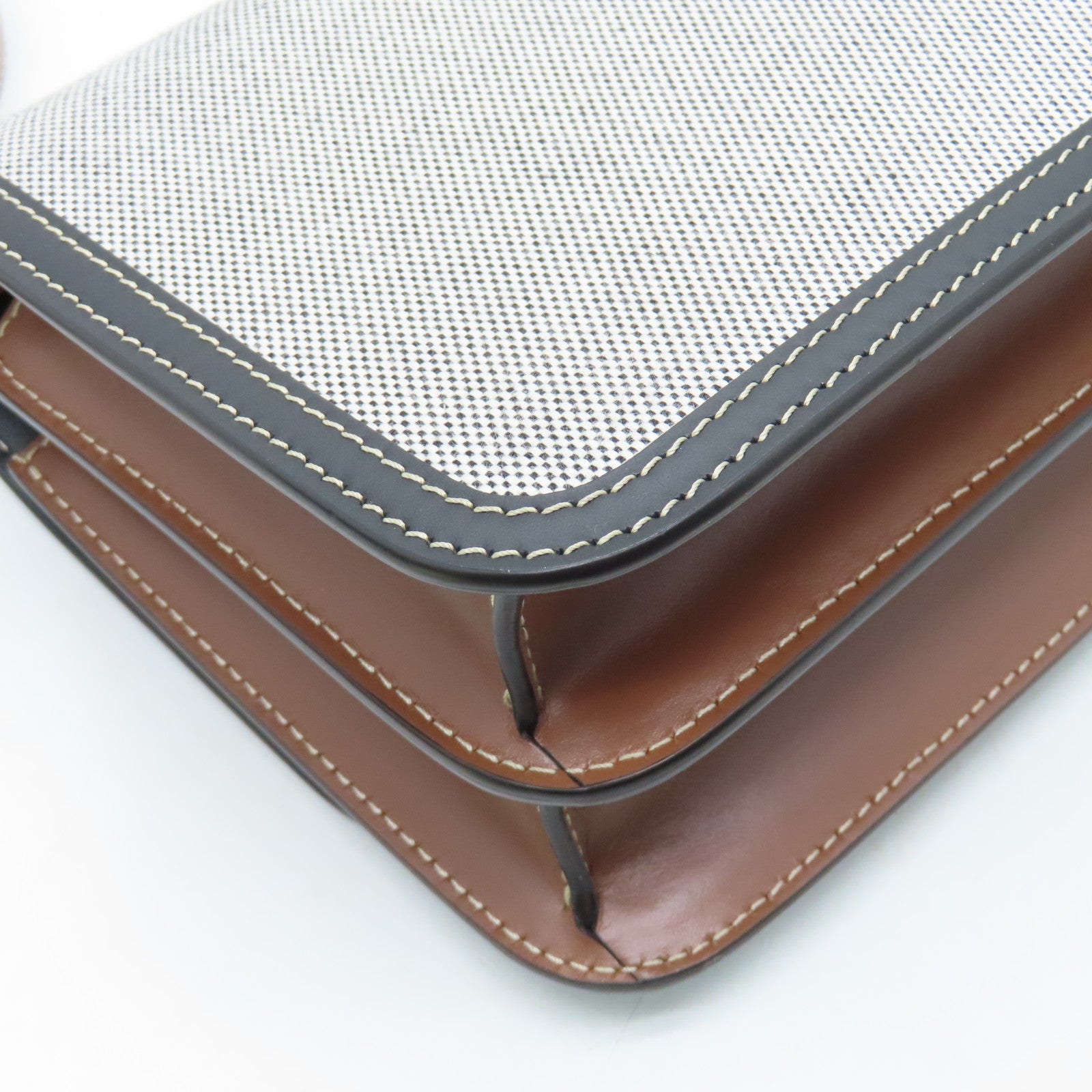BURBERRY帆布/牛皮皮革Shoulder Bag金扣肩背袋白色/黑色/棕色