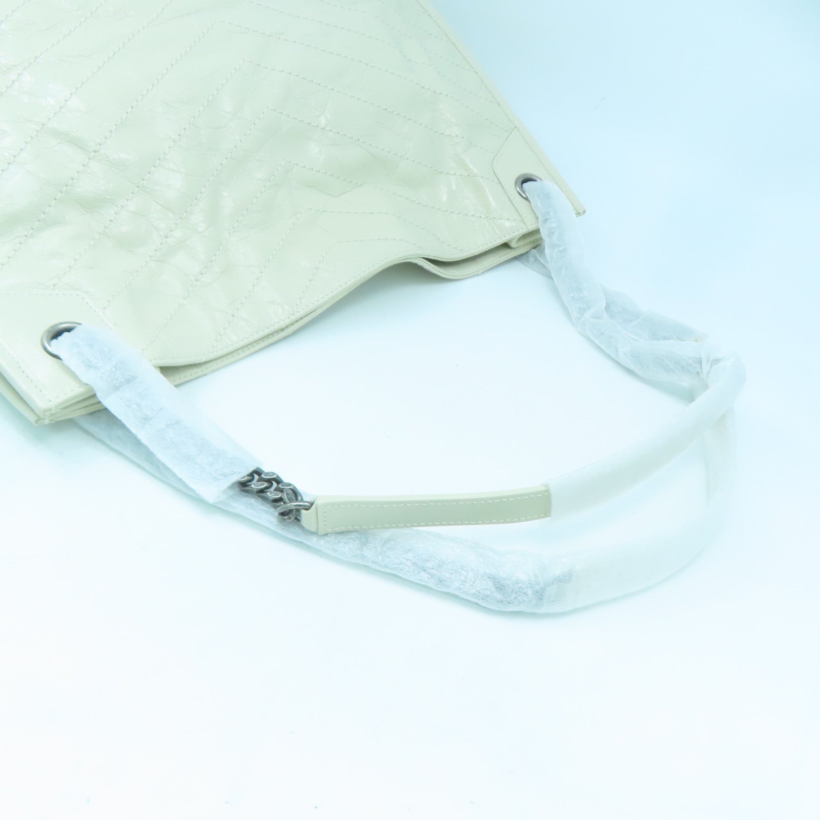 SAINT LAURENT 牛皮皮革Tote Bag銀扣鏈帶肩背袋米色