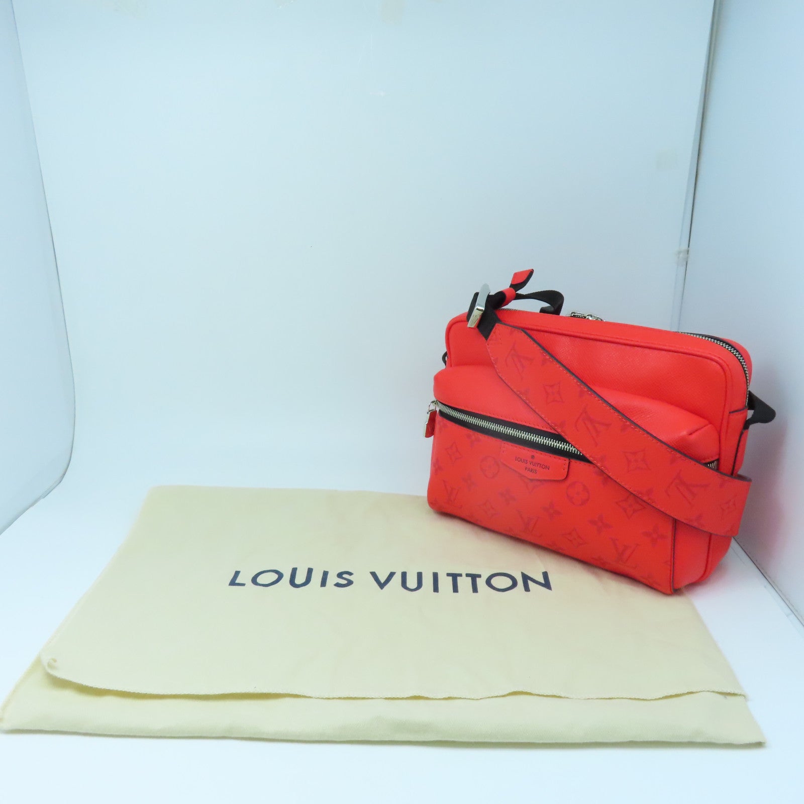 LOUIS VUITTON Monogram Outdoor Messenger銀扣肩背袋紅色