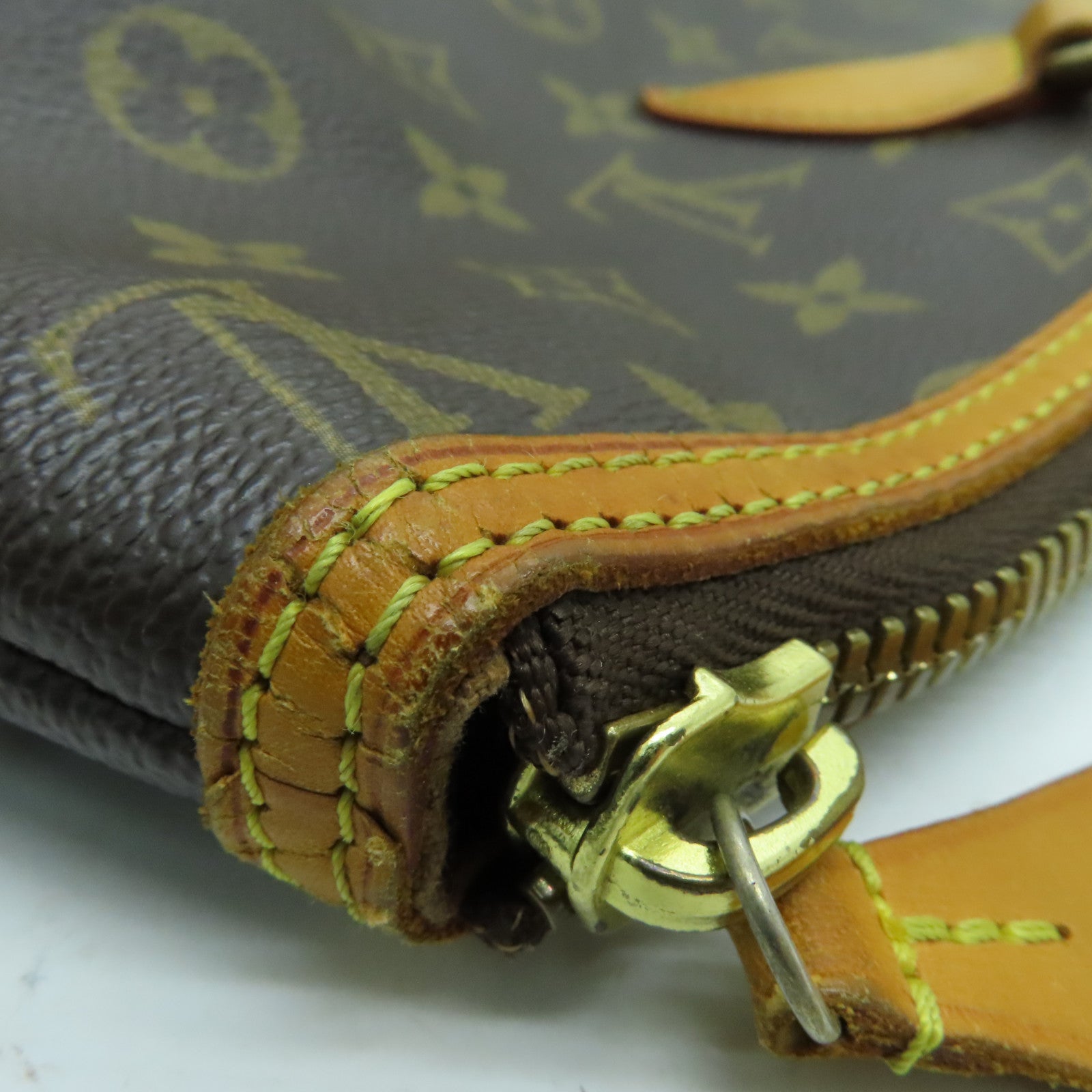 LOUIS VUITTON Monogram Lockit Horizontal gold buckle handle bag brown