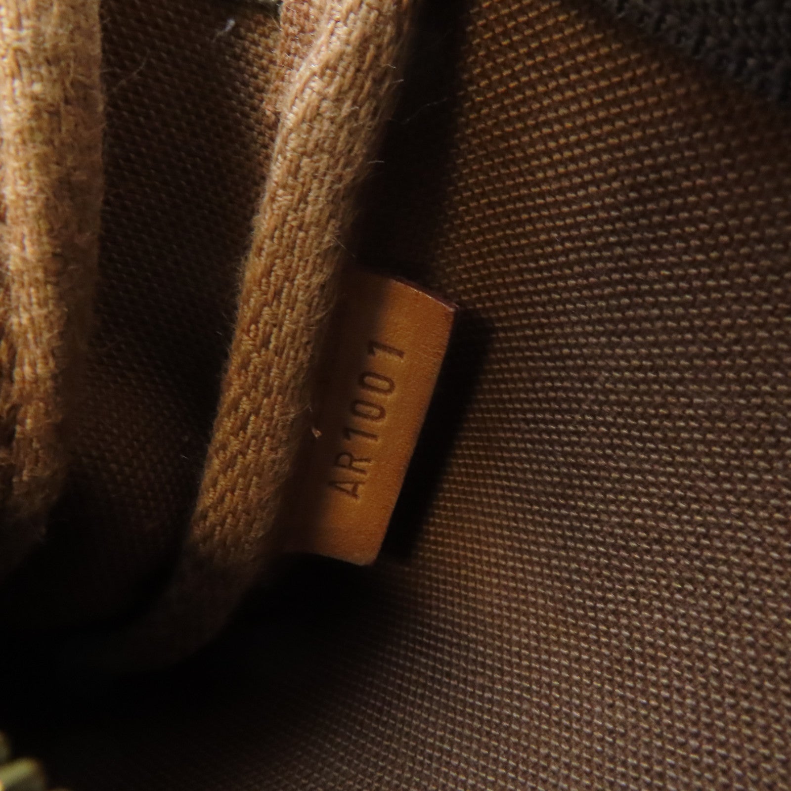 LOUIS VUITTON Monogram Pochette Accessoires Pouch金扣肩背啡色