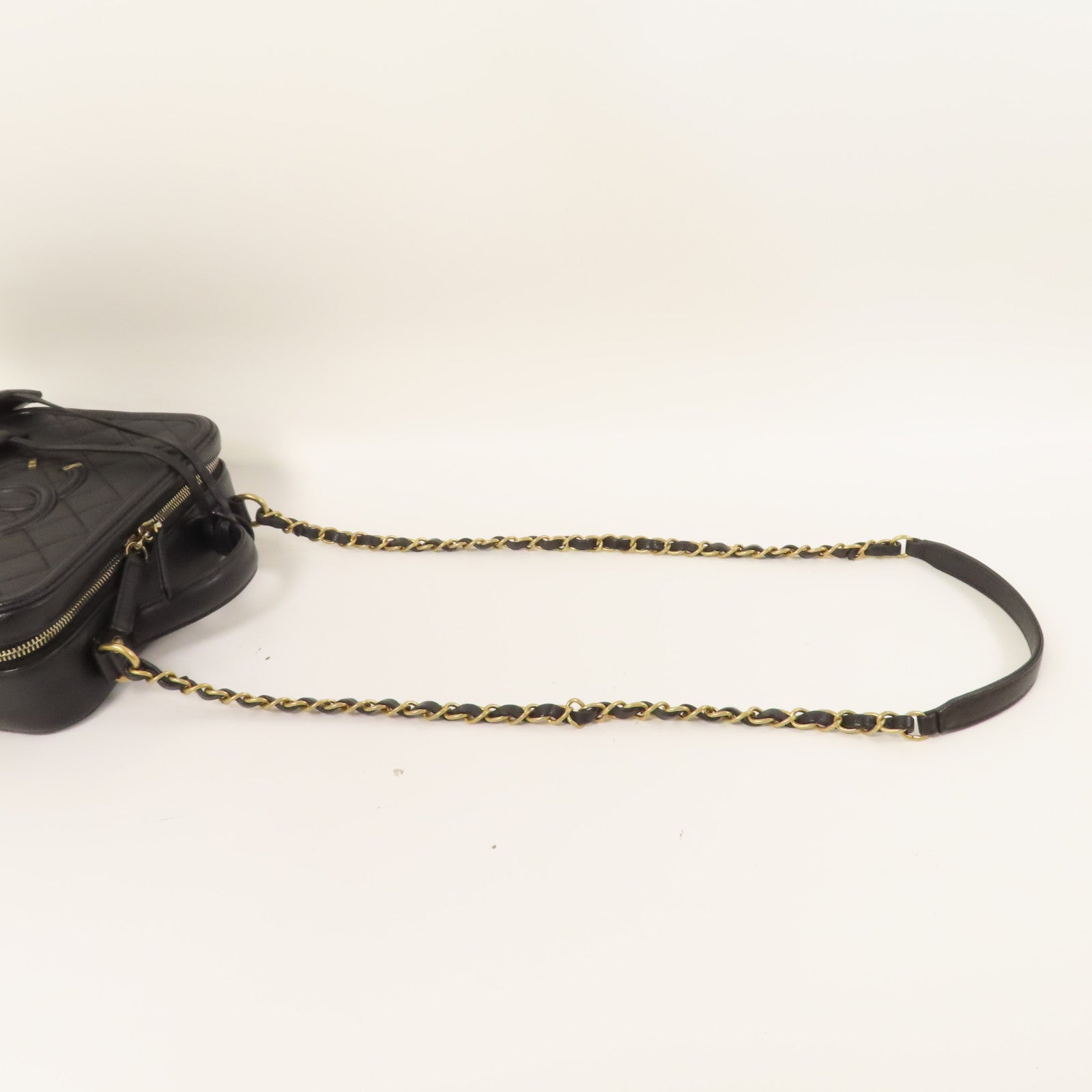 CHANEL 牛皮皮革Vanity Bag金扣鏈帶肩背袋黑色