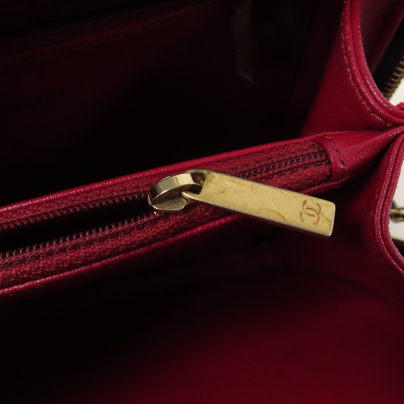 CHANEL 牛皮皮革Vanity Bag金扣鏈帶肩背袋黑色