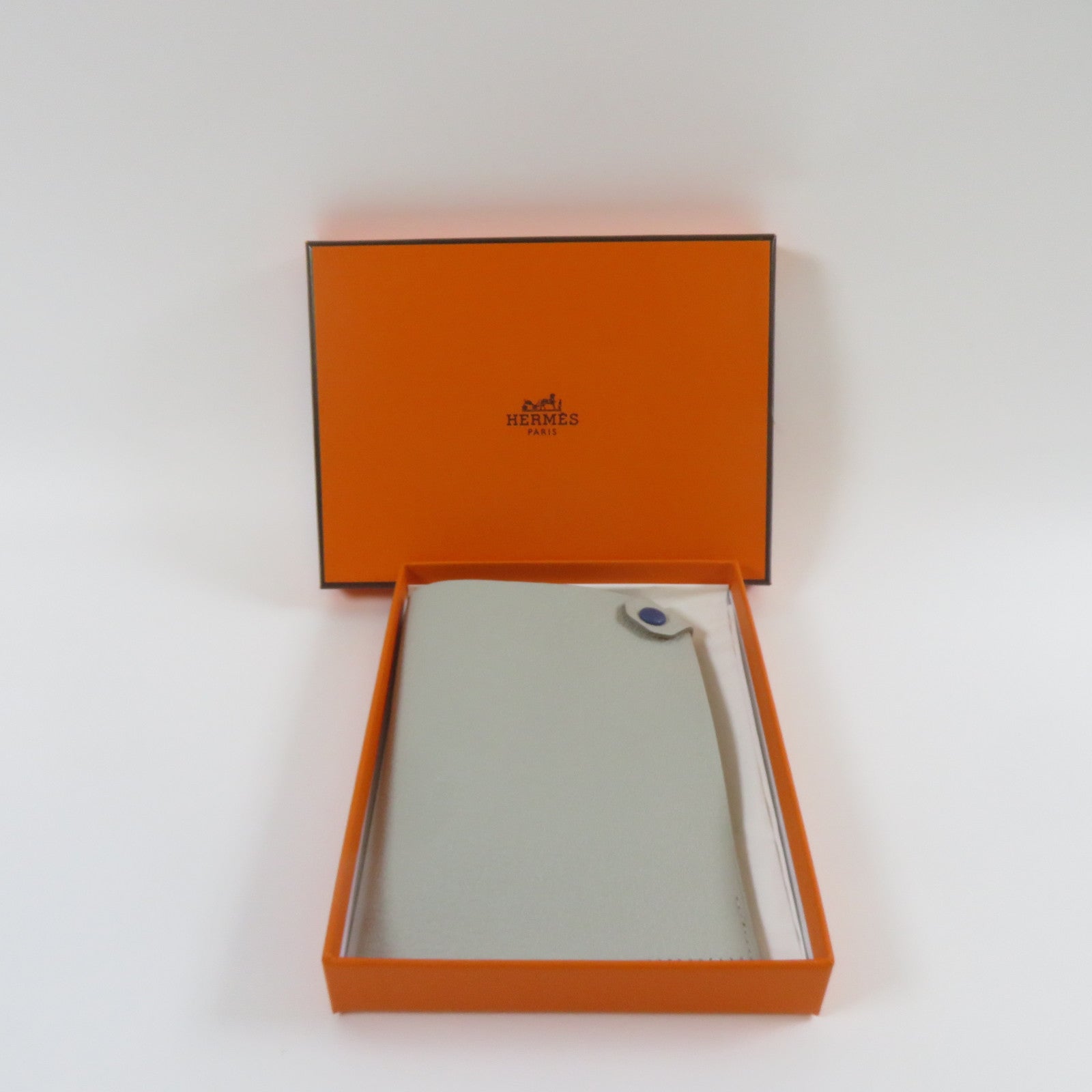 HERMES Chevre皮革Passport Case銀扣護照套灰色