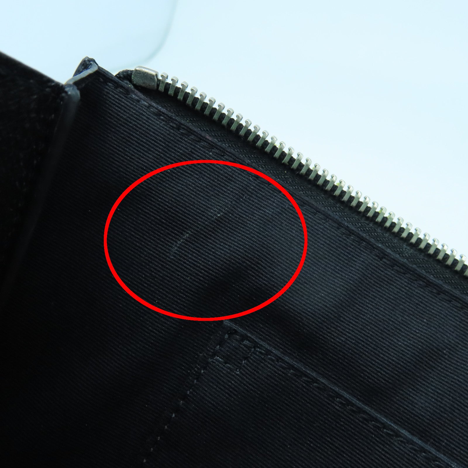 SAINT LAURENT 牛皮皮革Pouch銀扣手拿包黑色