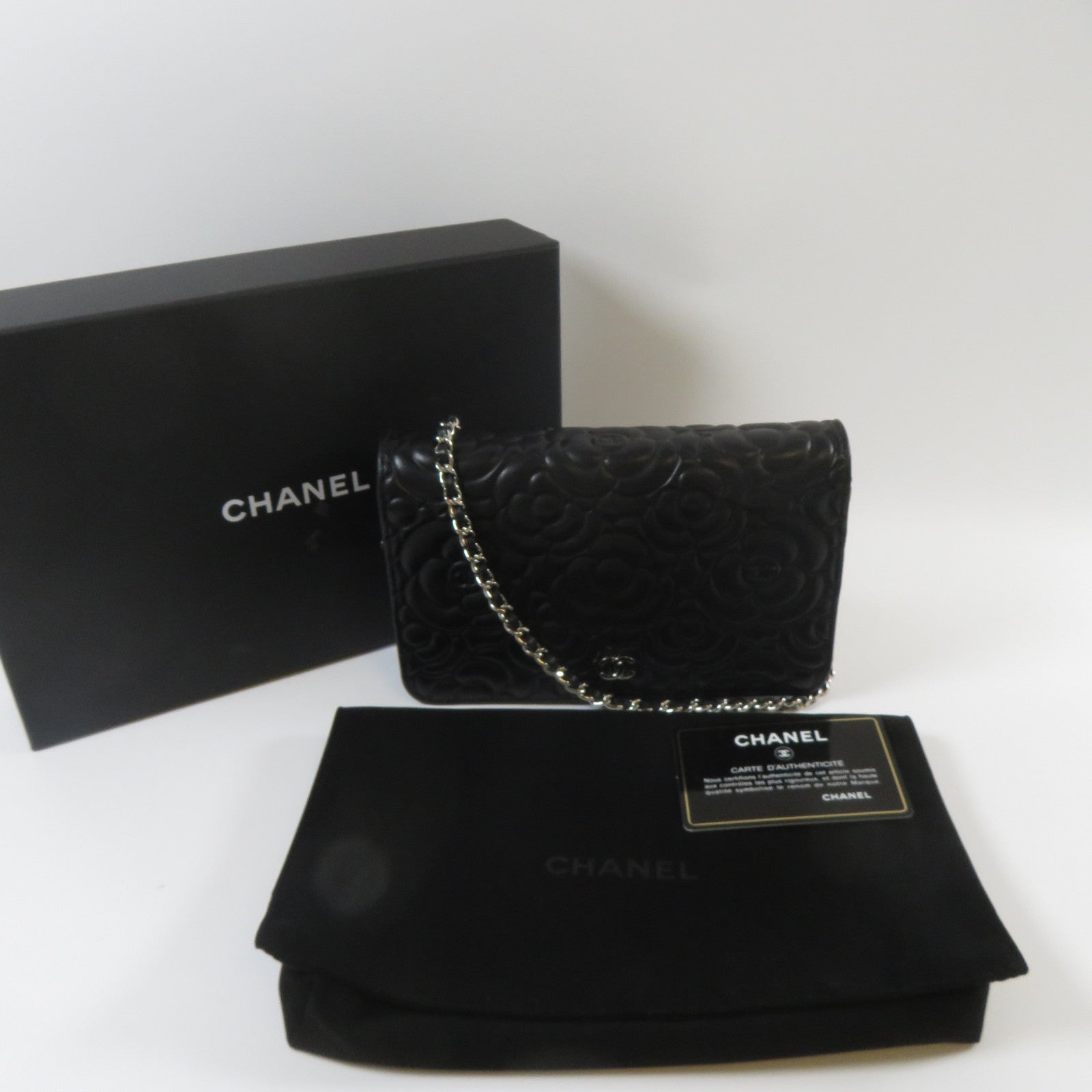 CHANEL 羊皮皮革Camellia Wallet On Chain銀扣鏈帶肩背袋黑色
