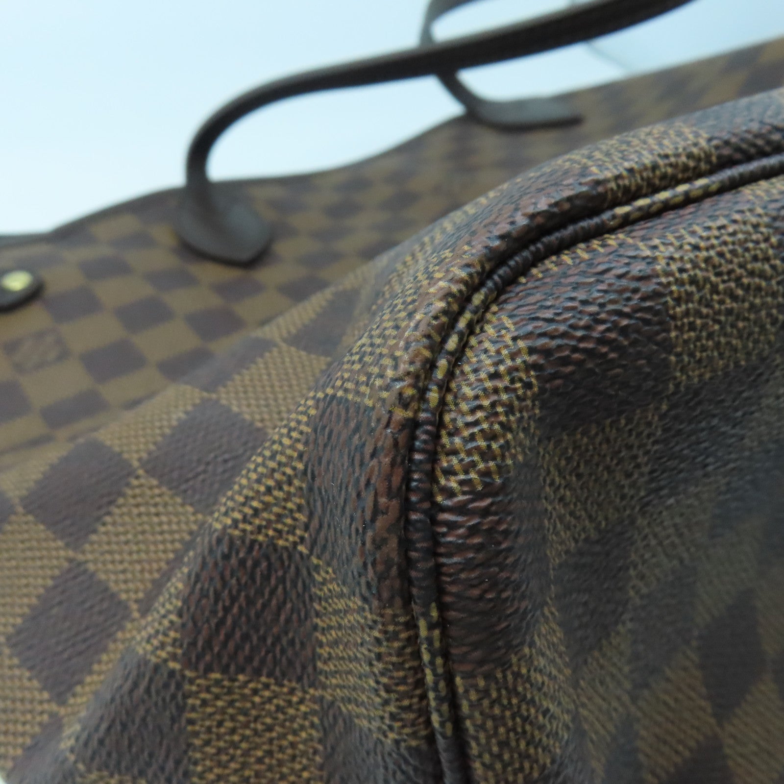 LOUIS VUITTON Damier Neverfull MM gold buckle handle bag brown