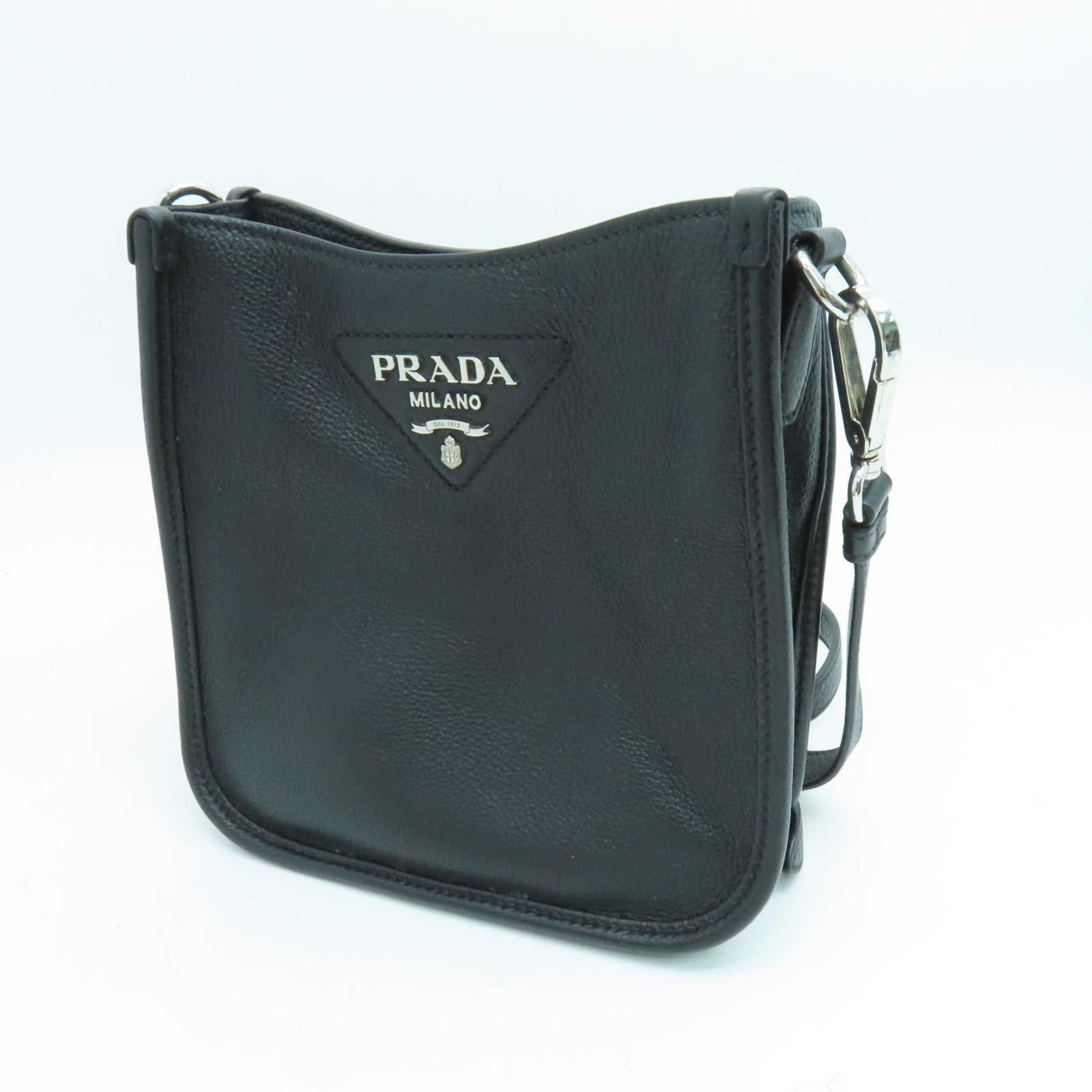 PRADA 牛皮皮革Shoulder Bag银扣肩背袋黑色