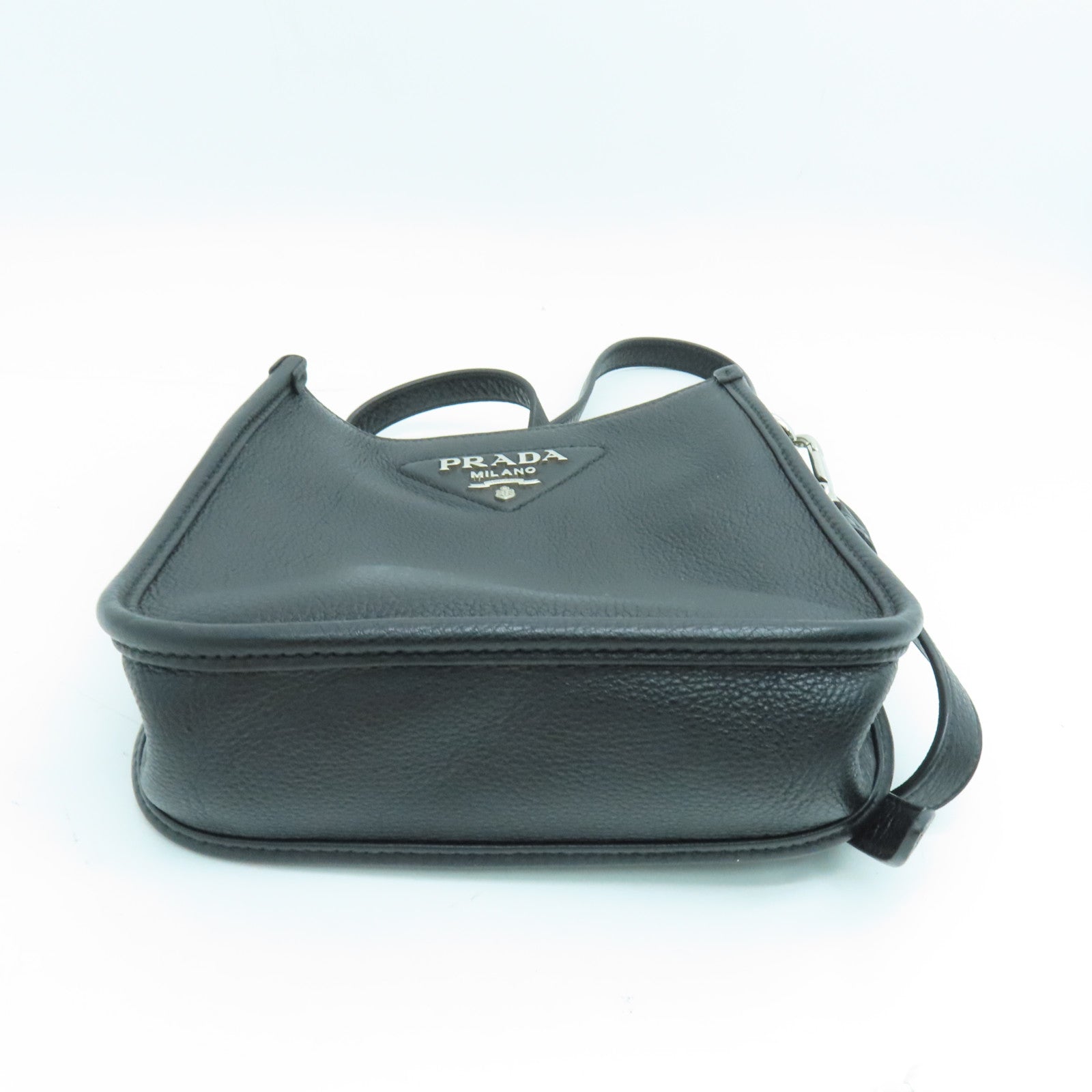 PRADA 牛皮皮革Shoulder Bag银扣肩背袋黑色